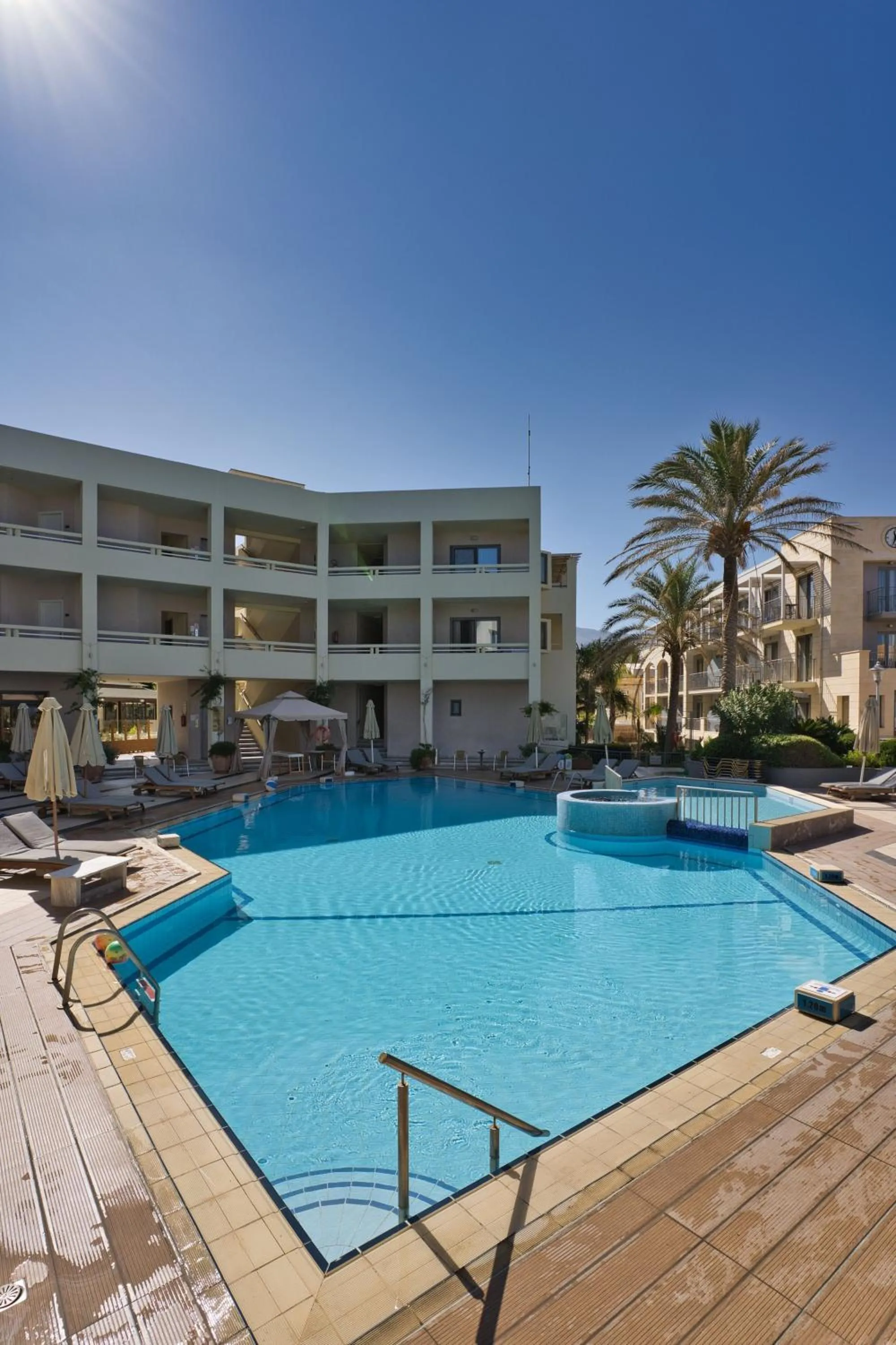 Property building in Pearl Beach