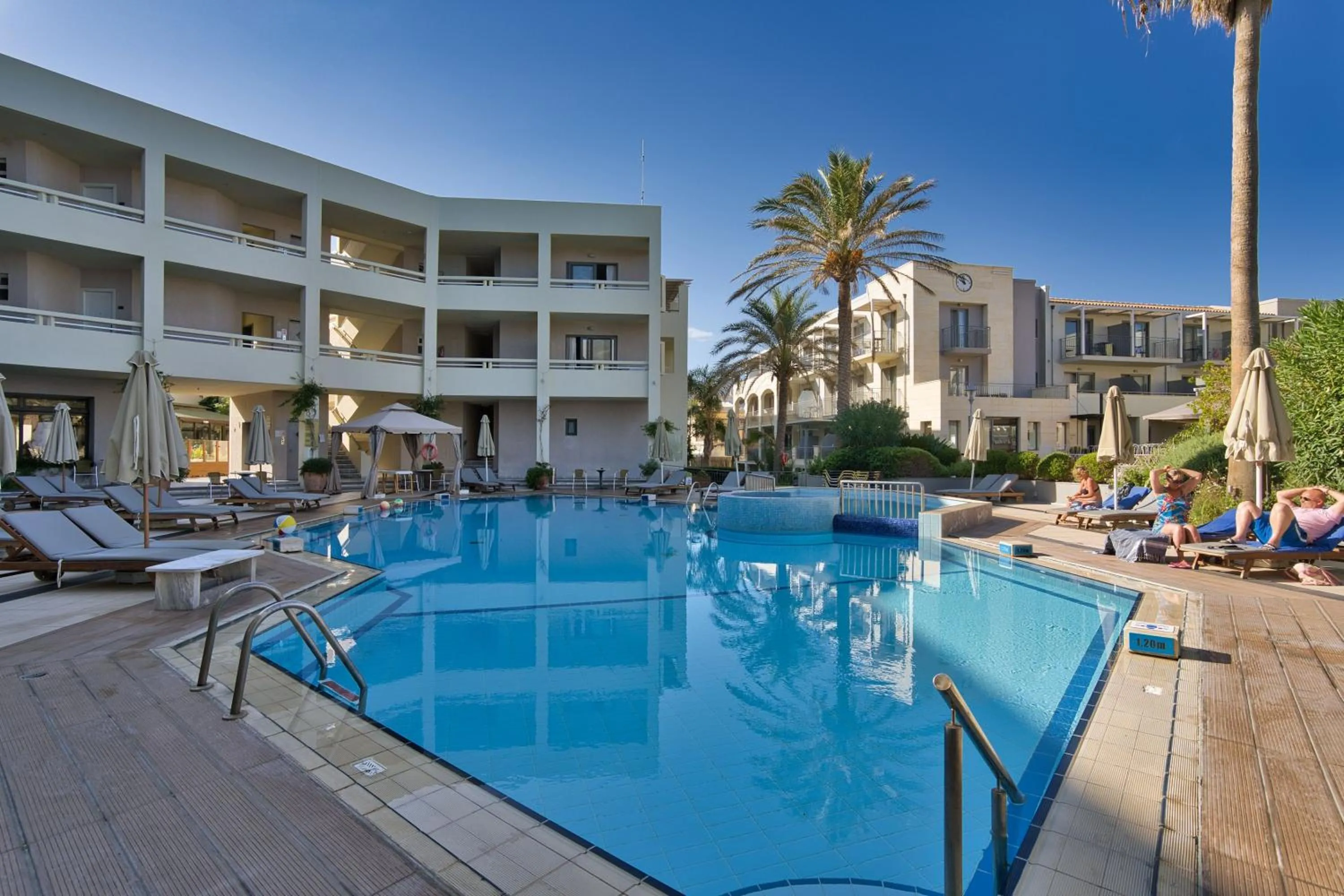 Property building in Pearl Beach