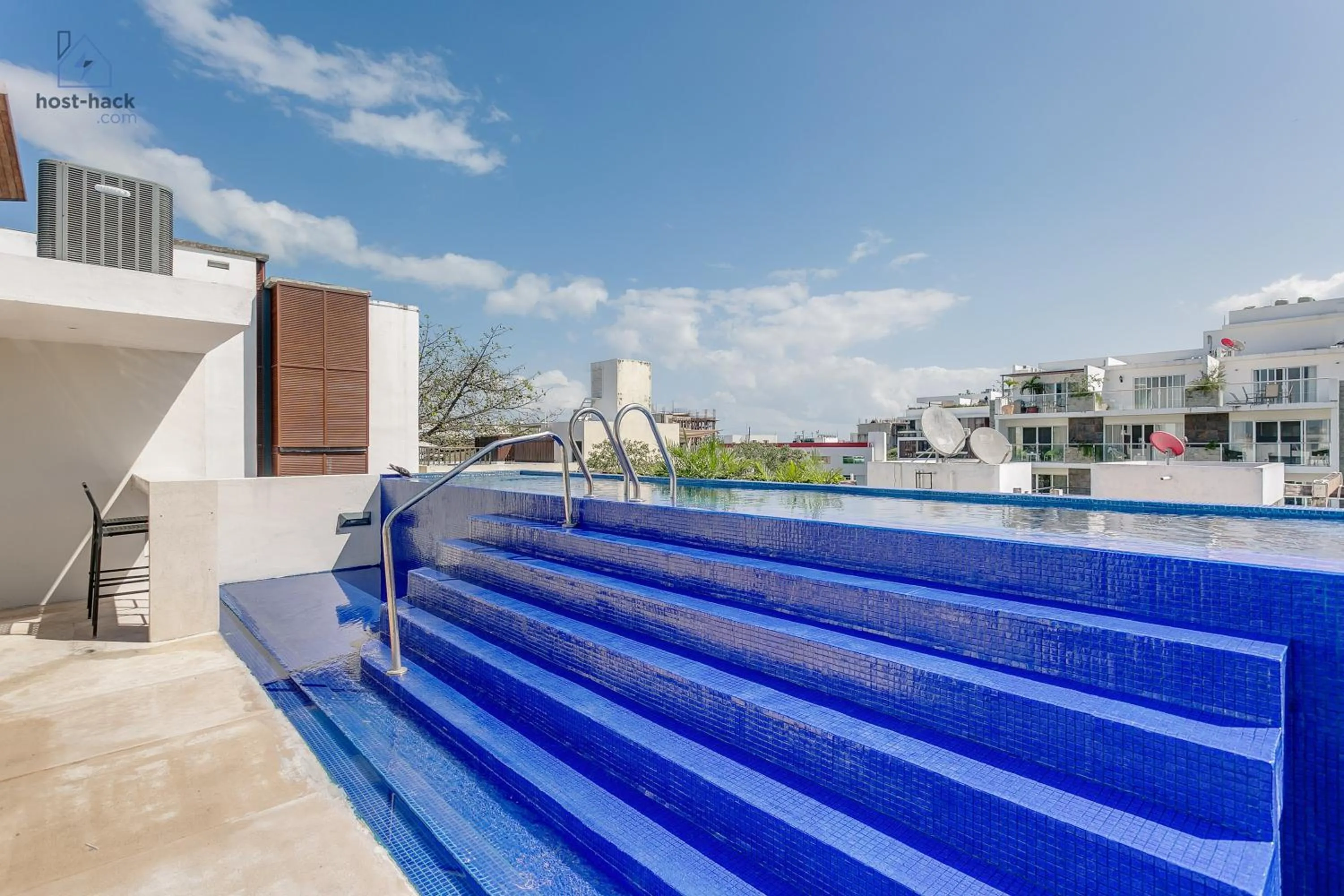 Swimming pool in Aptartment with Patio, Rooftop & Pool Close to the Beach - Danzamar 2