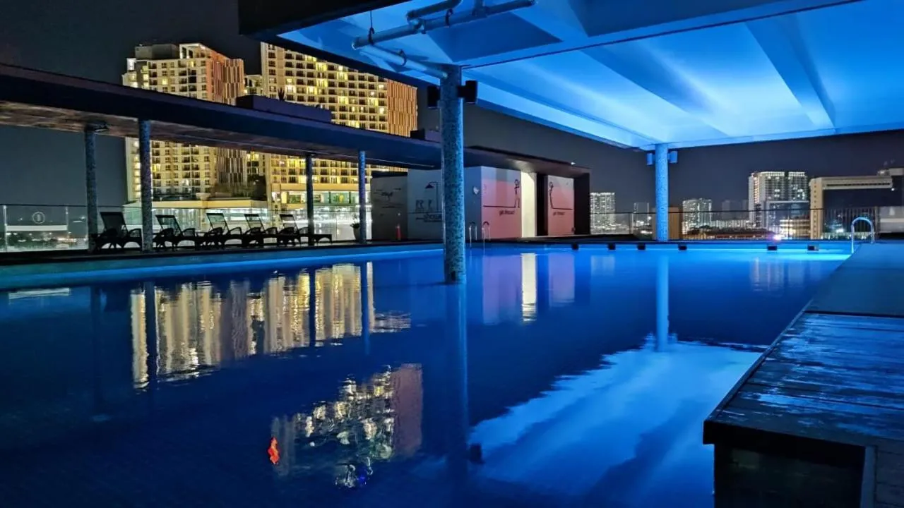 Swimming pool in Amanjiwa 99R