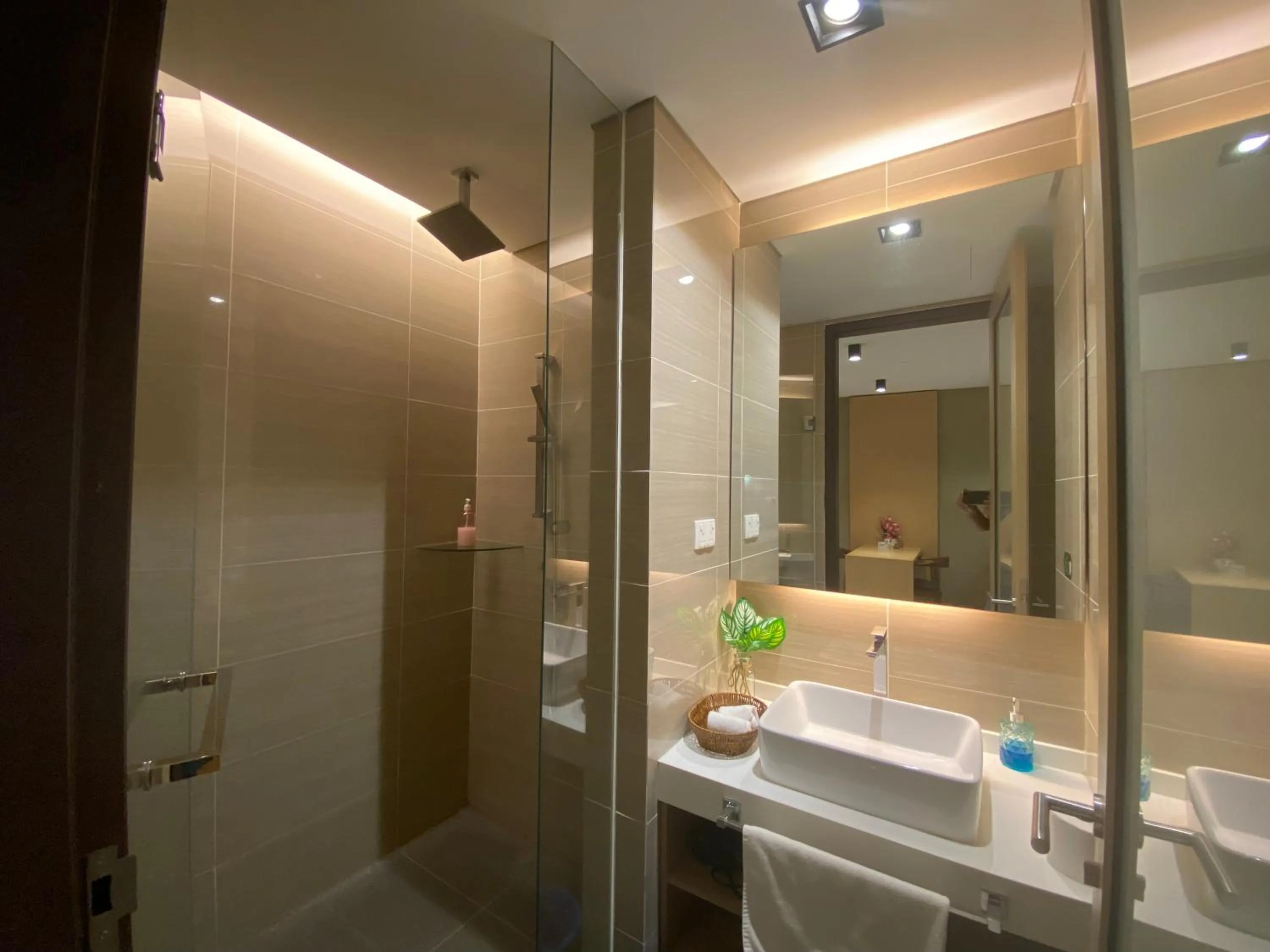 Shower in Amanjiwa 99R