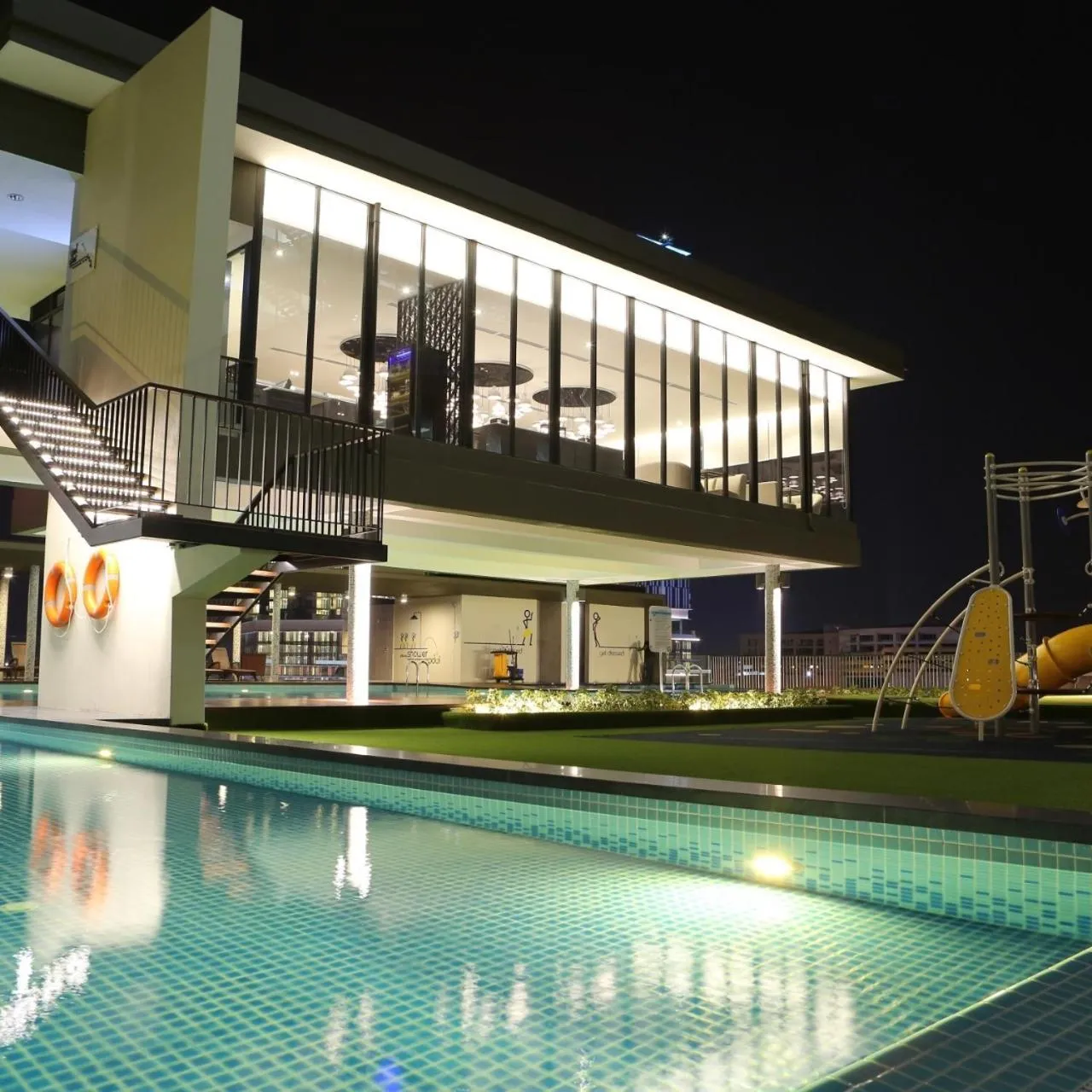 Swimming pool in Amanjiwa 99R