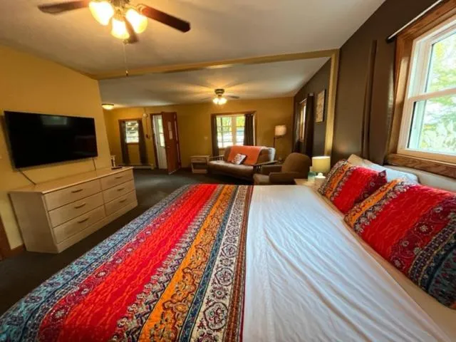 Bed in Little Bluff Inn