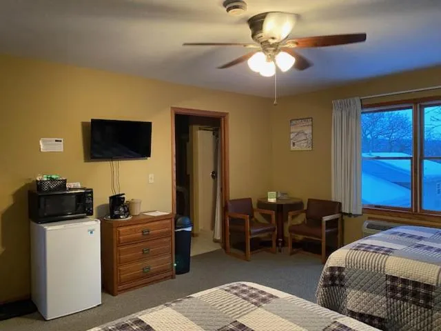 Bed in Little Bluff Inn