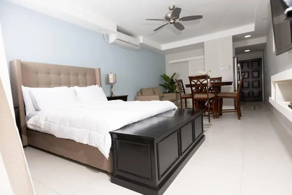 Photo of the whole room, Bed in City Edge La Vie