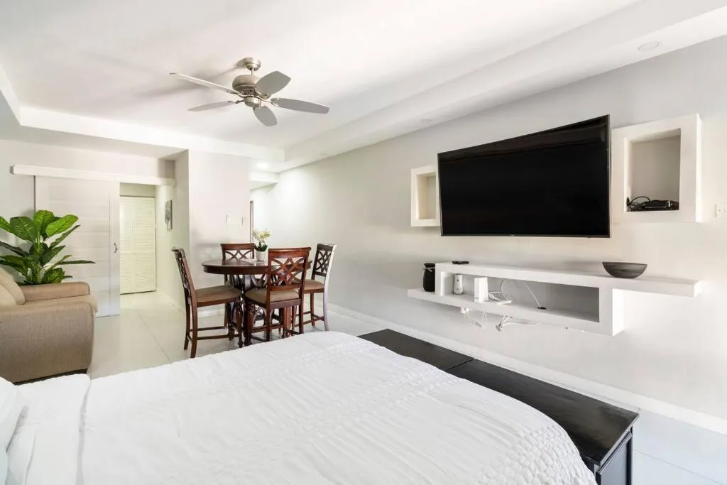 Photo of the whole room, Bed in City Edge La Vie