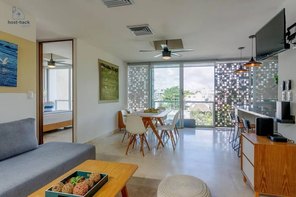 TV and multimedia in Danzamar 7, Modern Apartment 2 blocks away from 5th Avenue