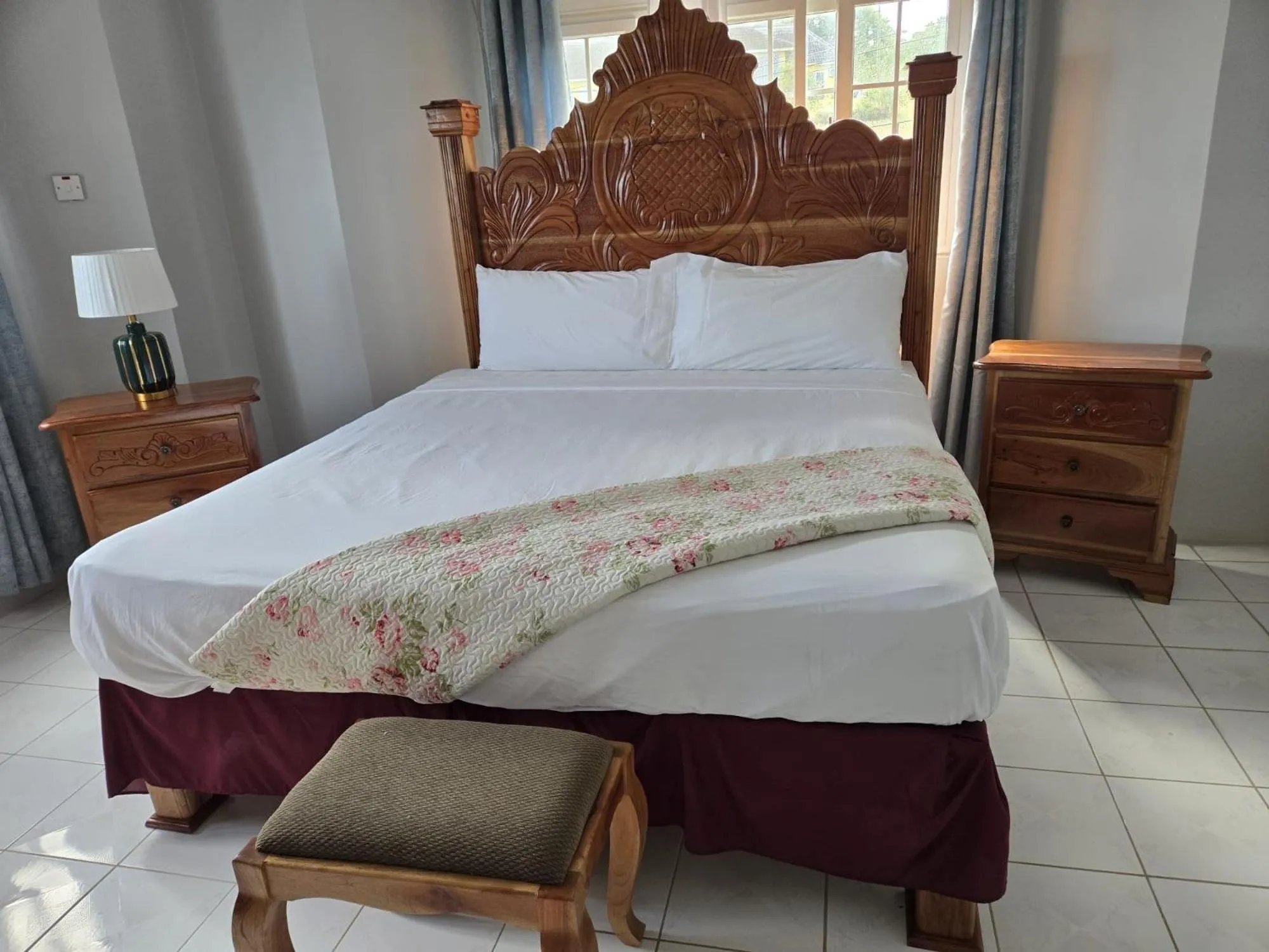Bedroom, Bed in Poinciana House