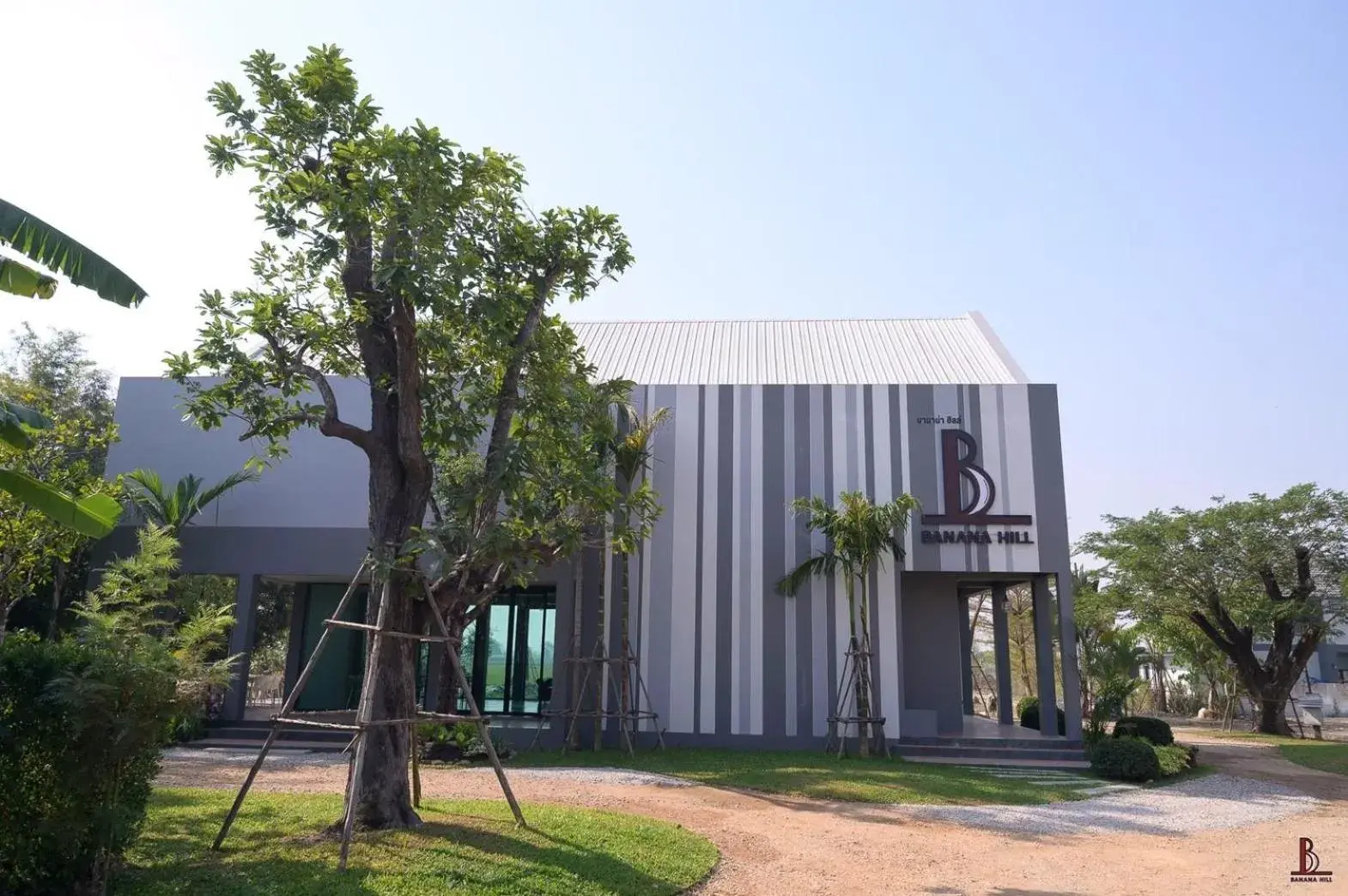 Property building in BananaHill Property building in BananaHill