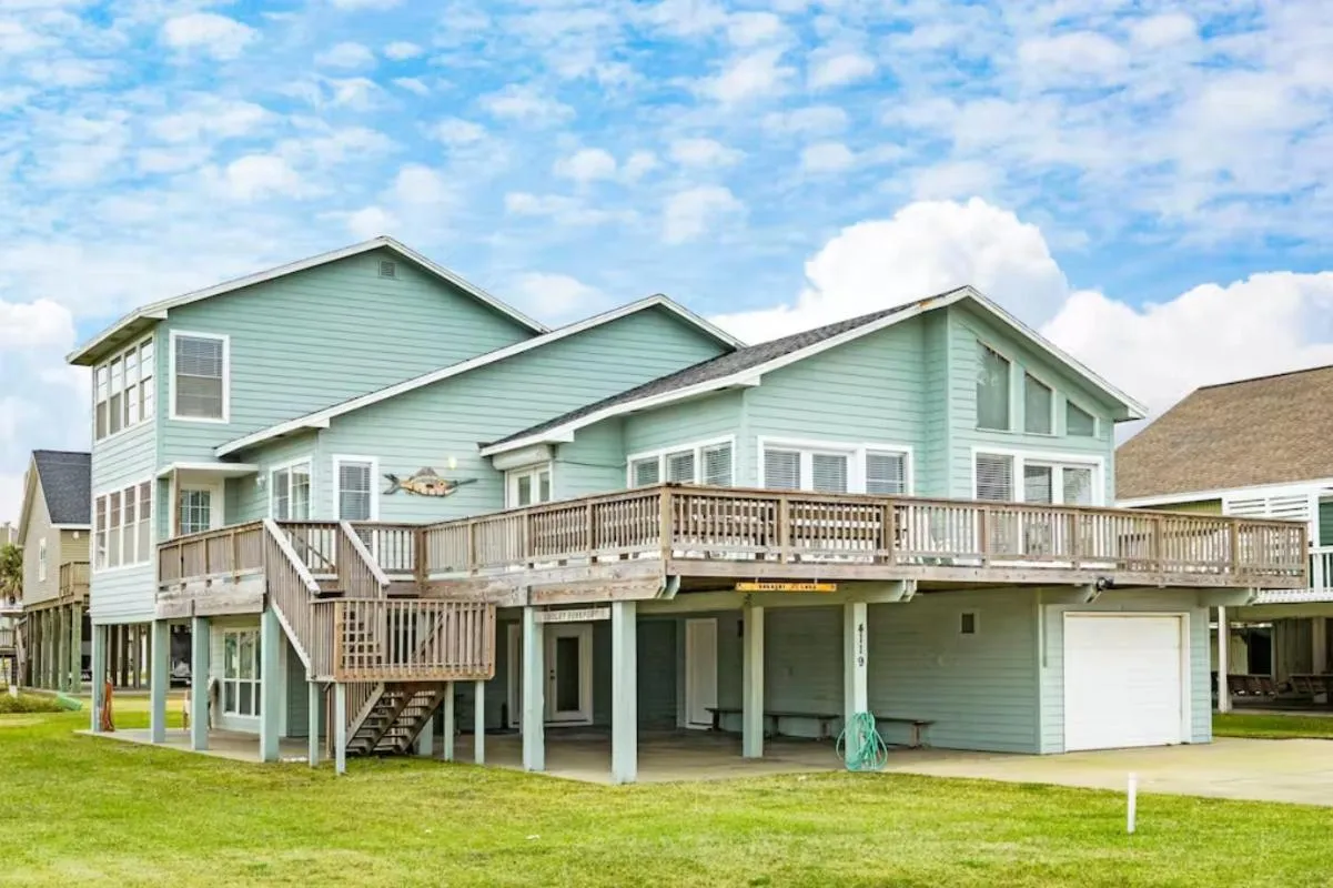 Property building in Shangri La La