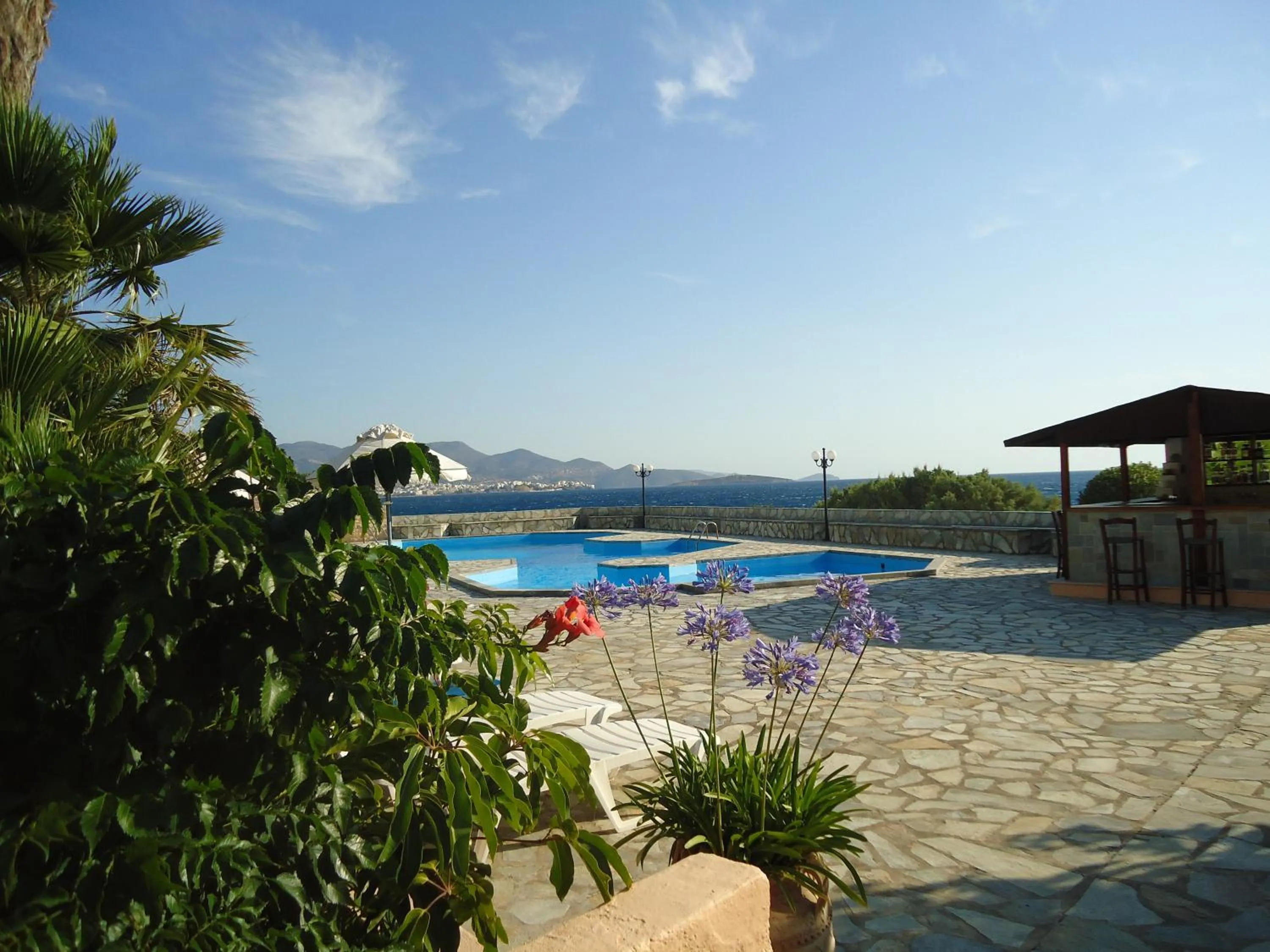 Swimming pool in Vangelis Villas