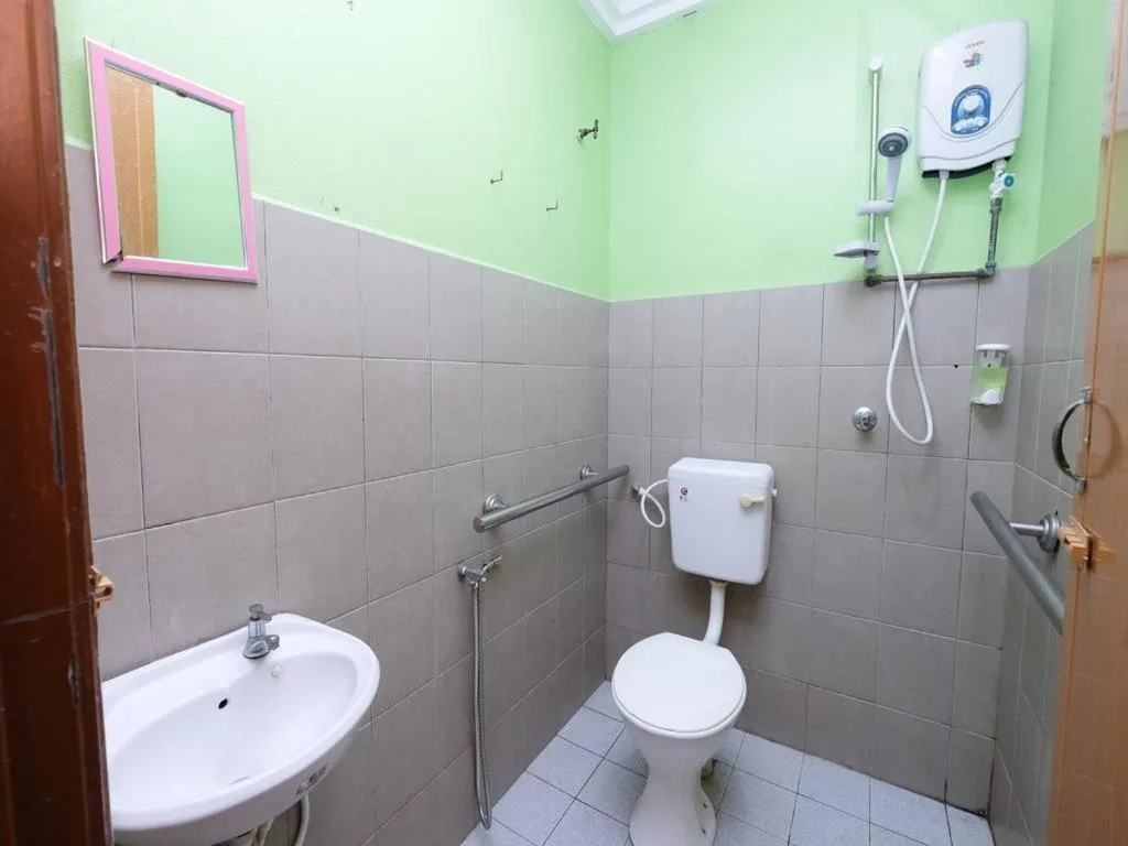 Bathroom in MRJ Hotel Wakaf Che Yeh 2