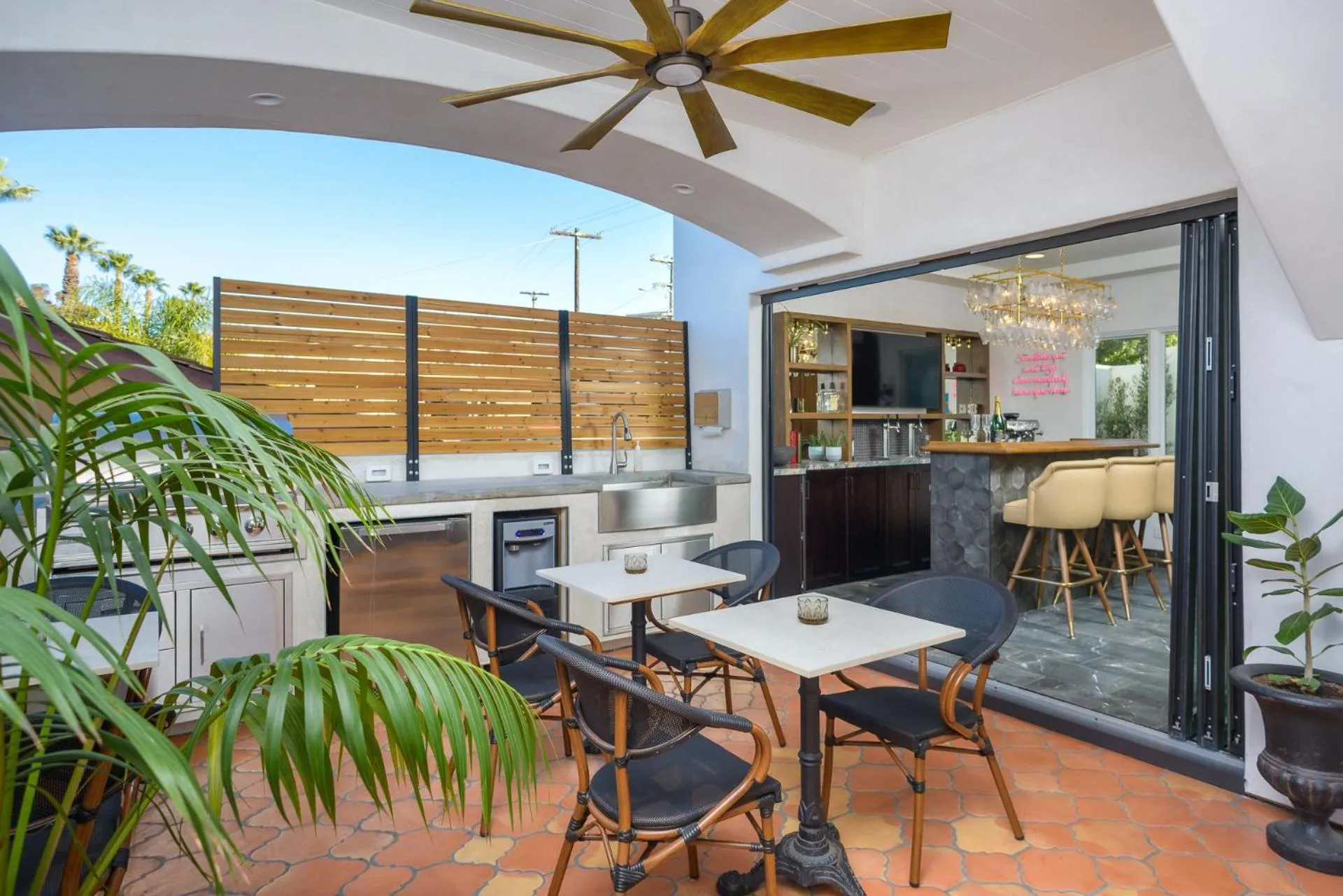 Lounge or bar in North Beach Villa