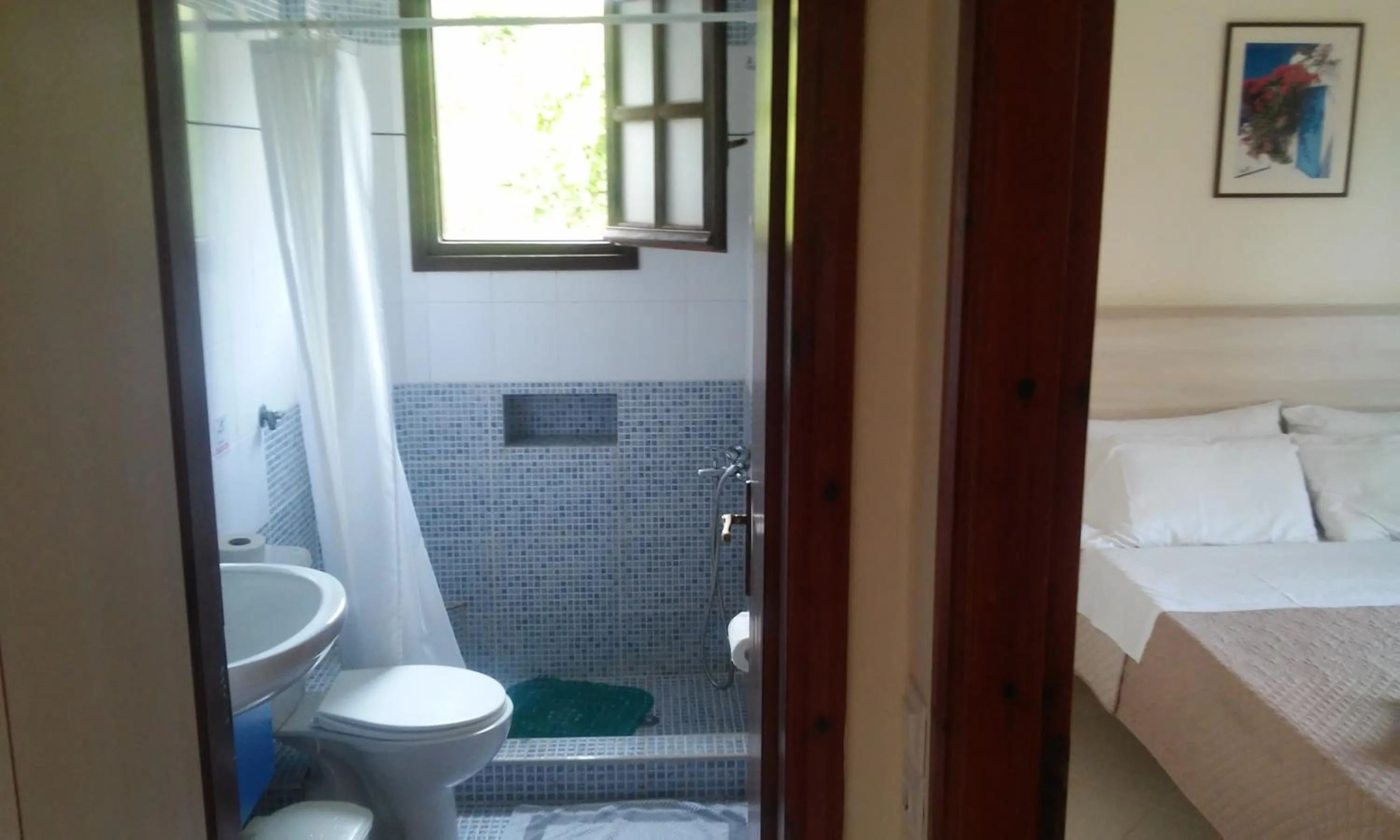 Shower, Bed in Alexandros Studios