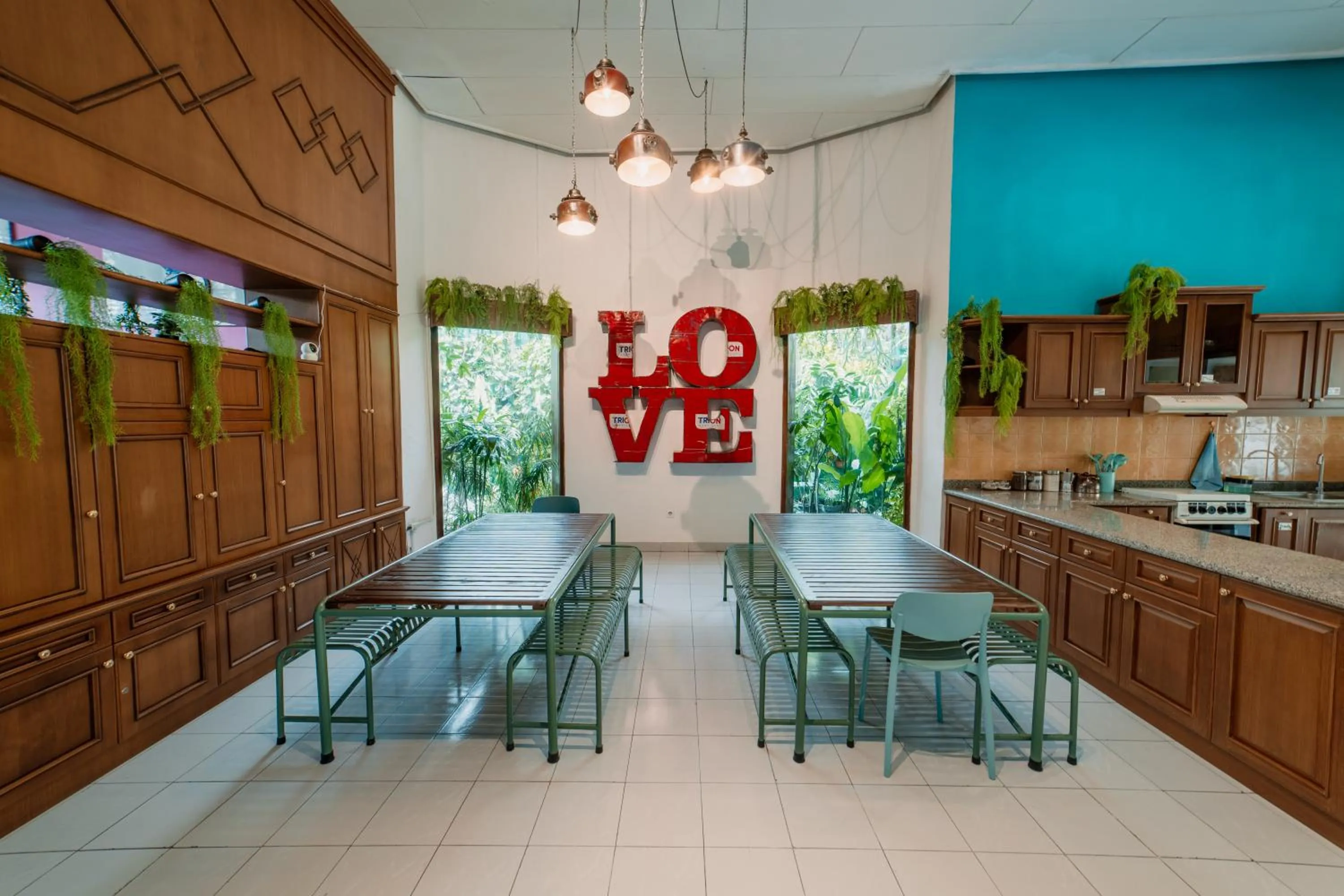 Dining area in Snooze Malang