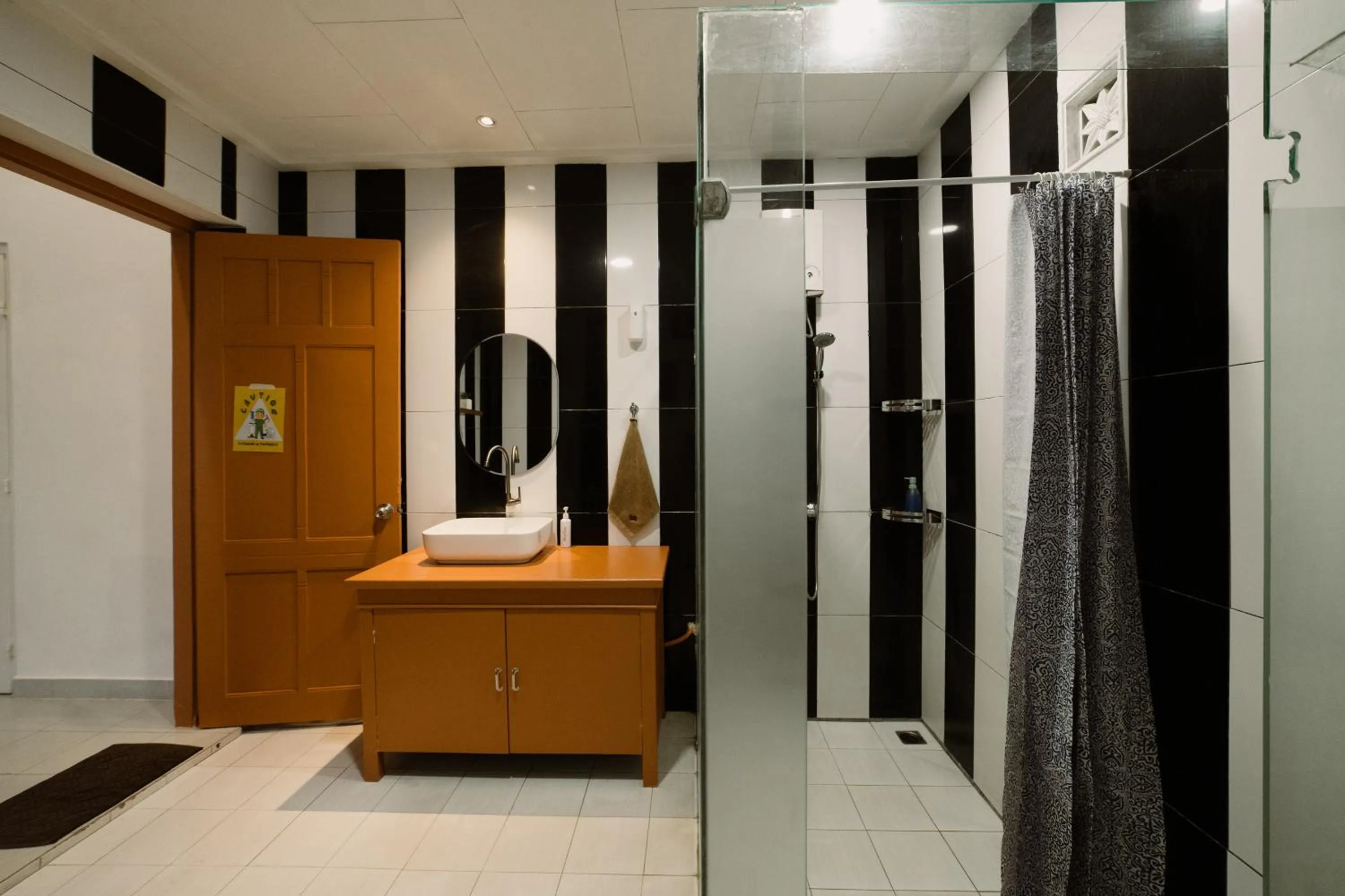 Bathroom in Snooze Malang