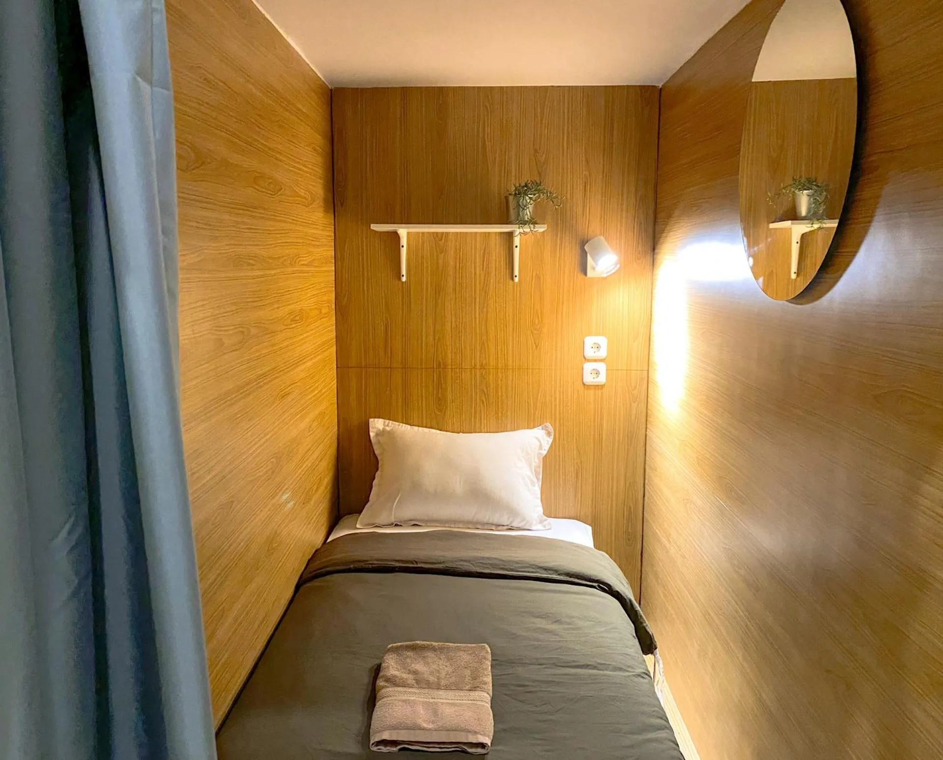 Bed in 8-Bed Mixed Dormitory Room in Snooze Malang