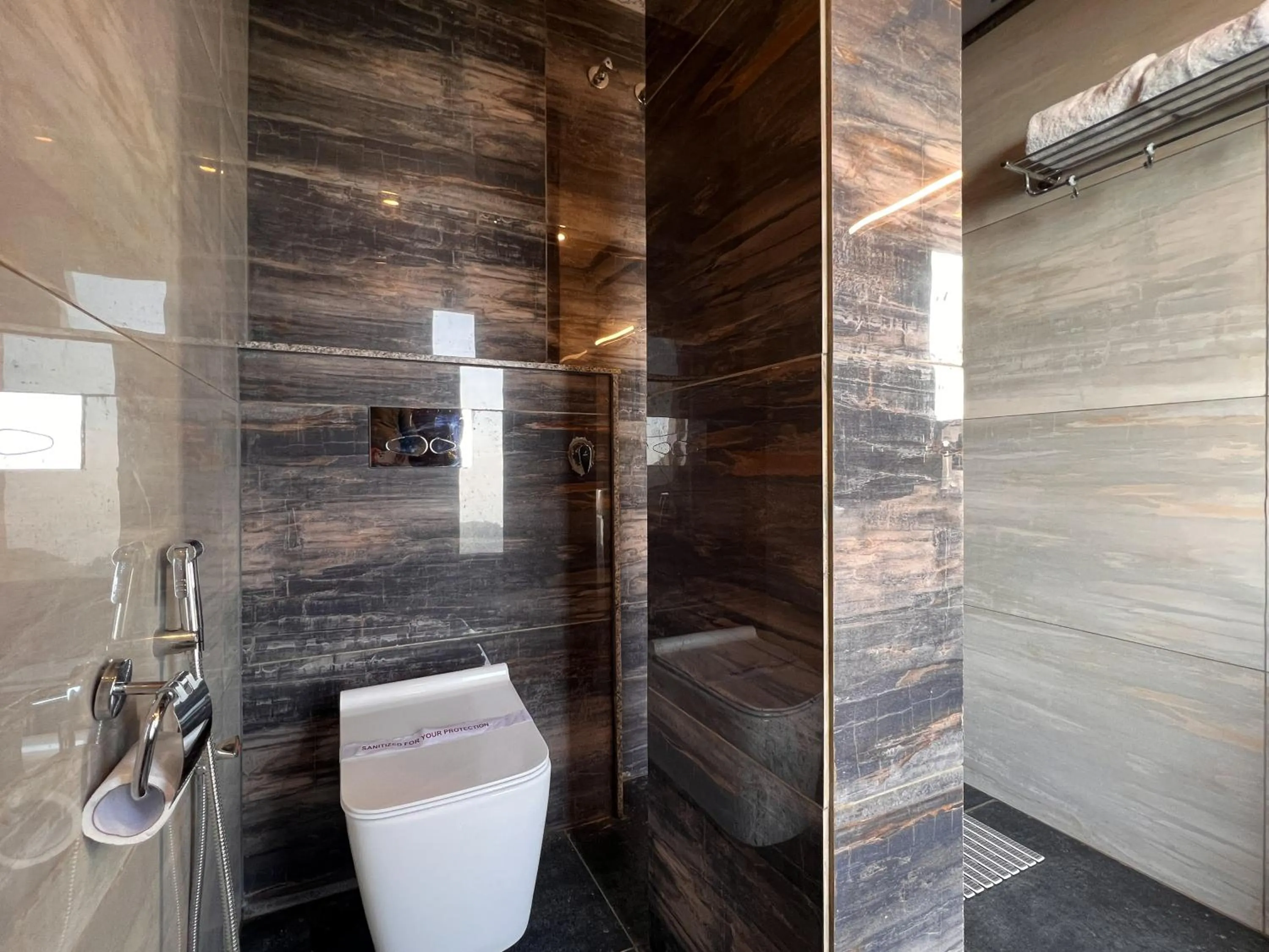 Shower in Hotel Spring Wood