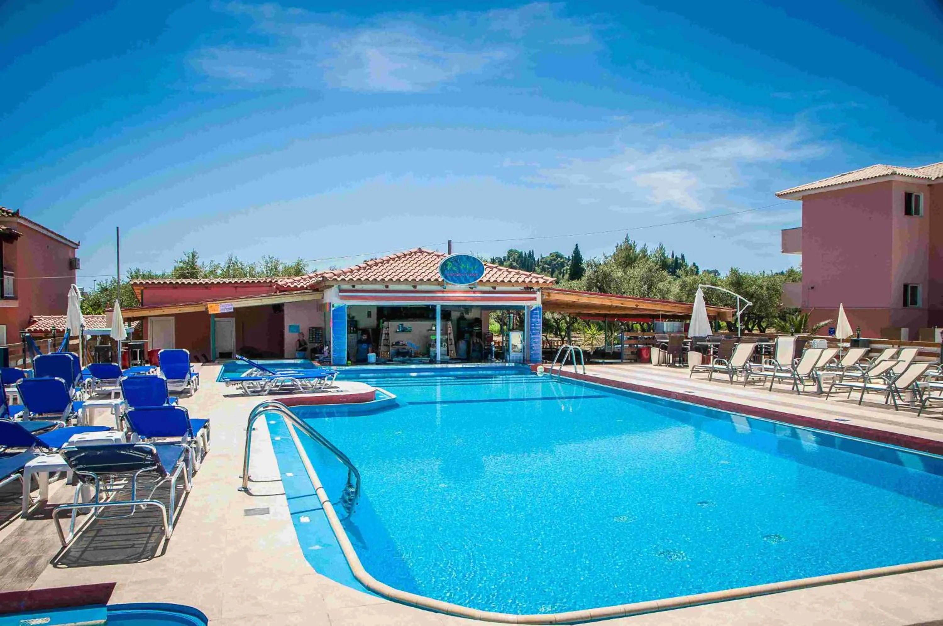 Restaurant/places to eat in Savvas Hotel