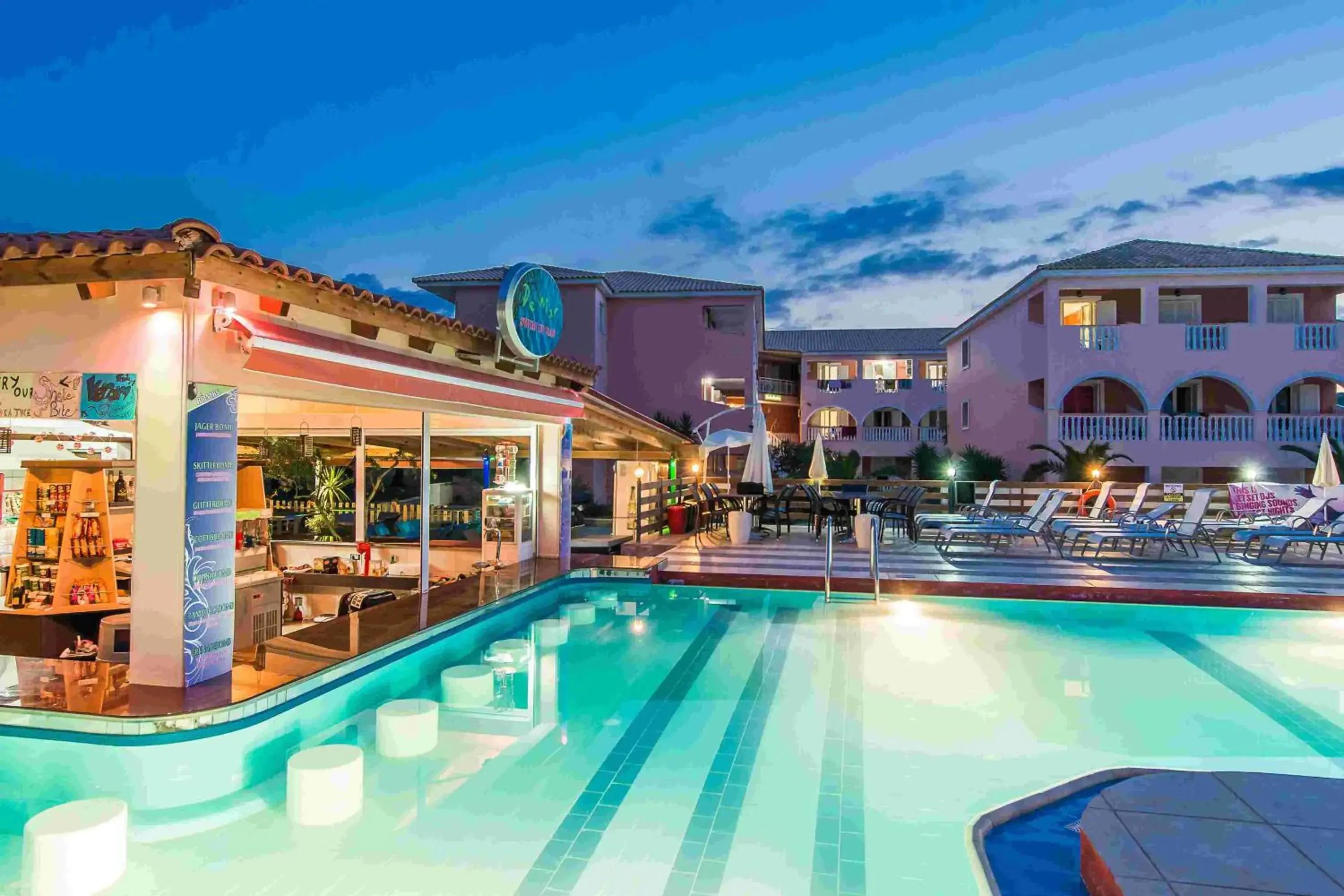 Swimming pool in Savvas Hotel Swimming pool in Savvas Hotel