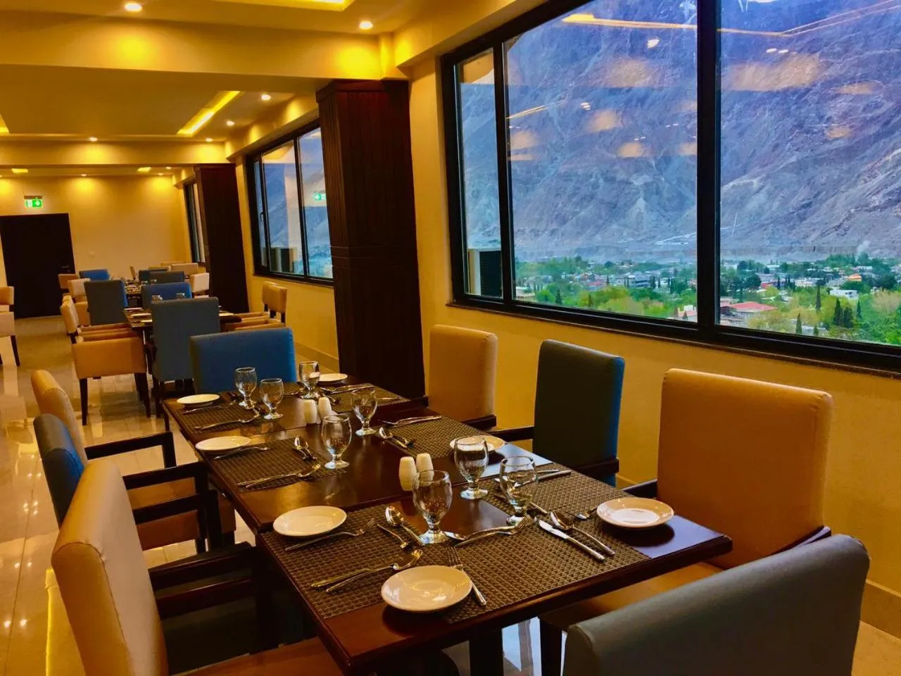 Restaurant/places to eat in Avari Xpress Gilgit