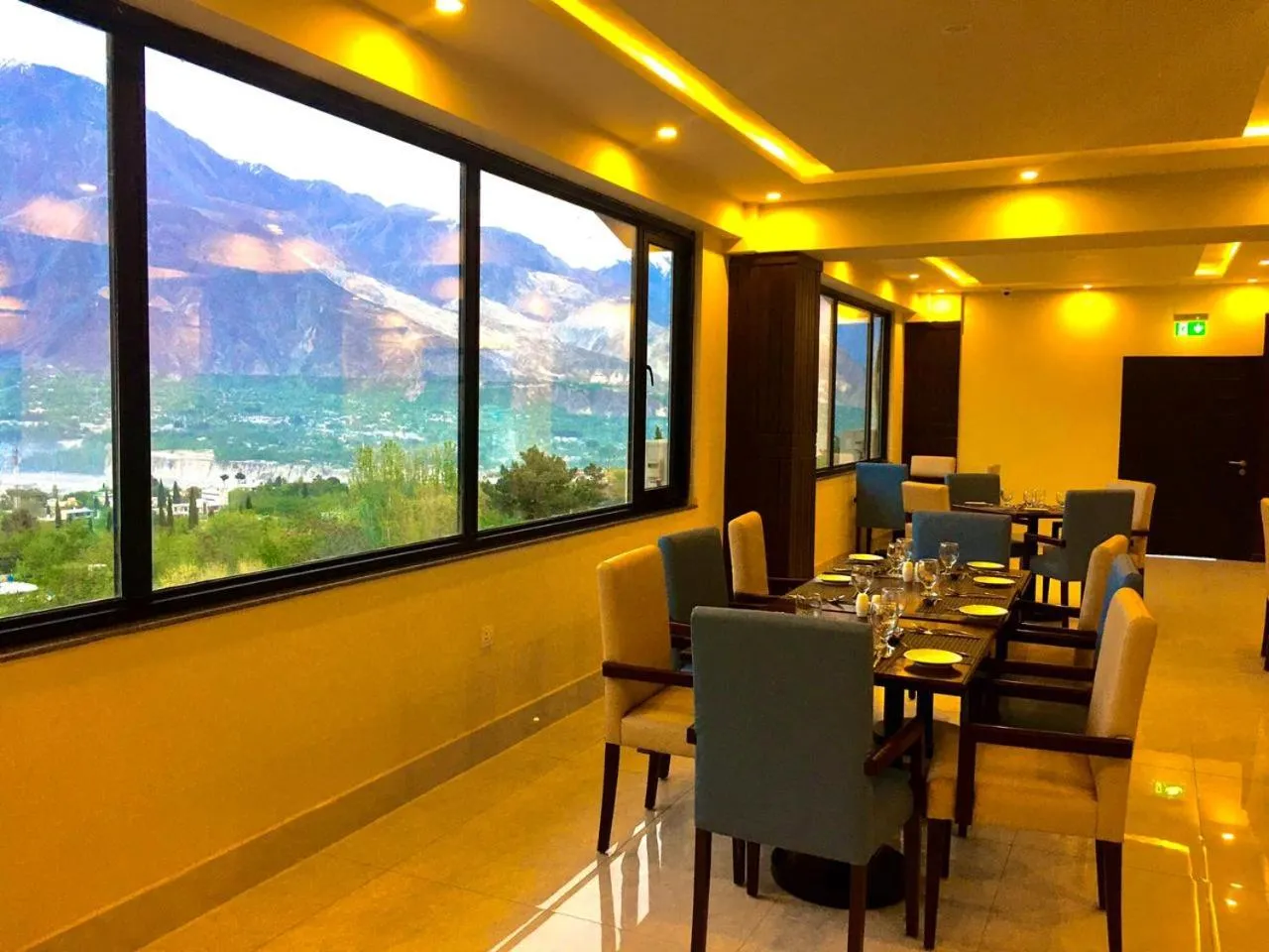 Restaurant/places to eat in Avari Xpress Gilgit