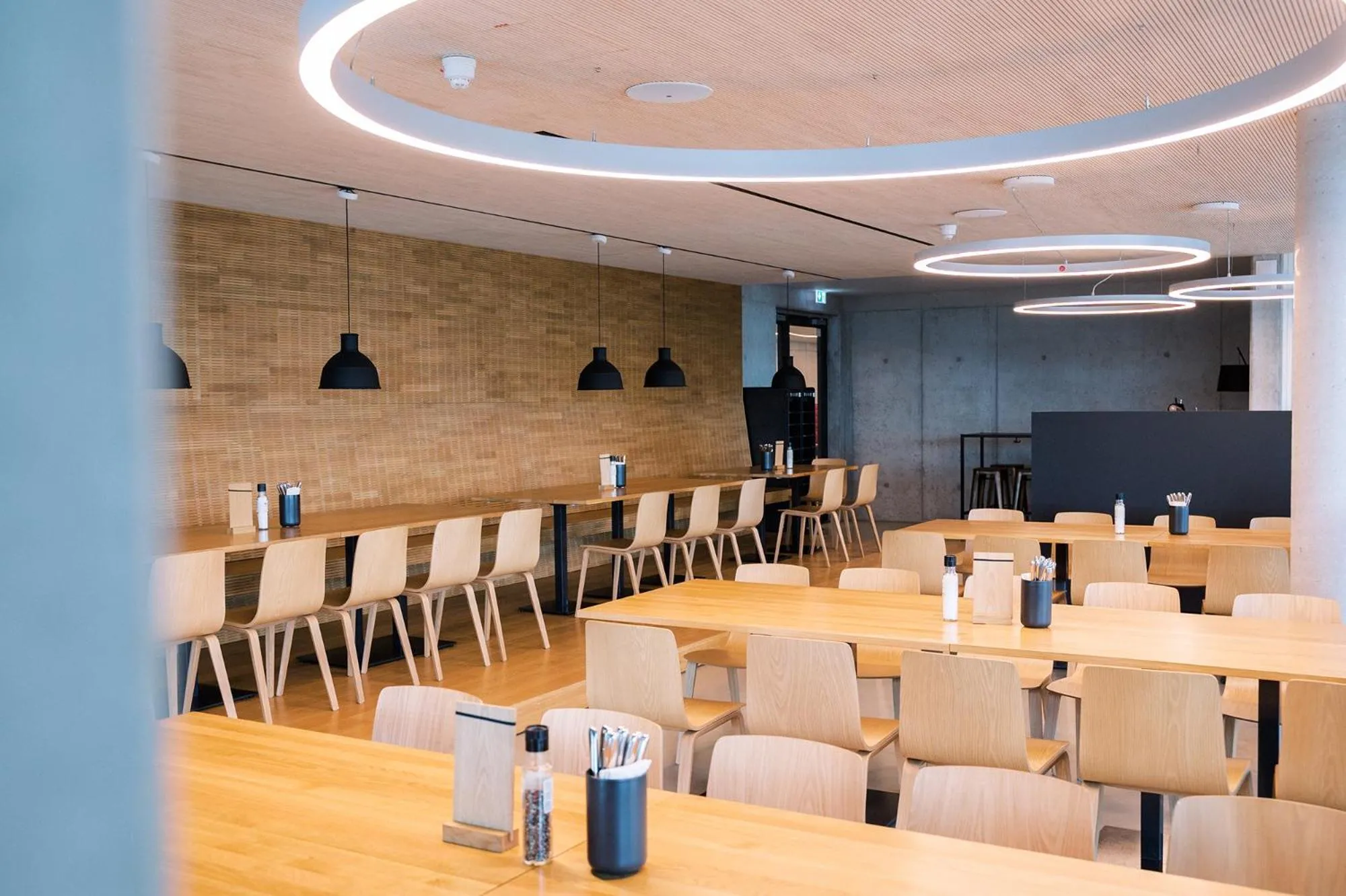 Restaurant/places to eat in Coreum Hotel