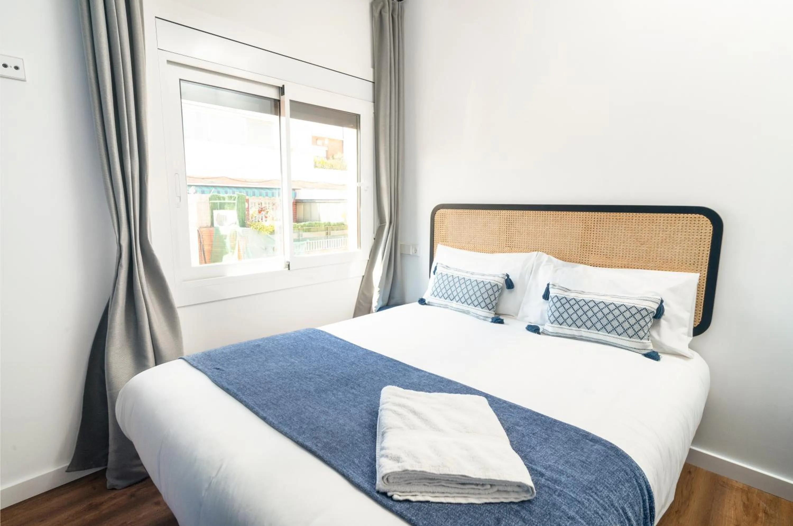 Bedroom, Bed in Caliu Apartments Barcelona - Camp Nou