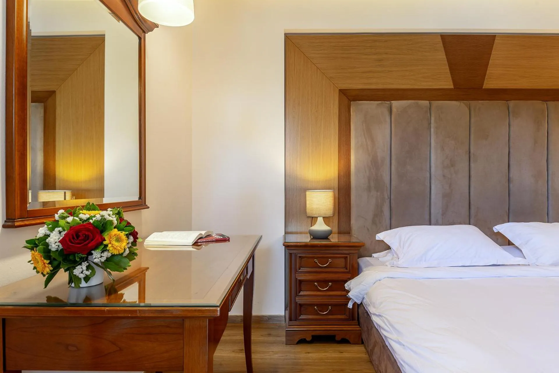 Bedroom, Bed in Oasis Hotel Apartments