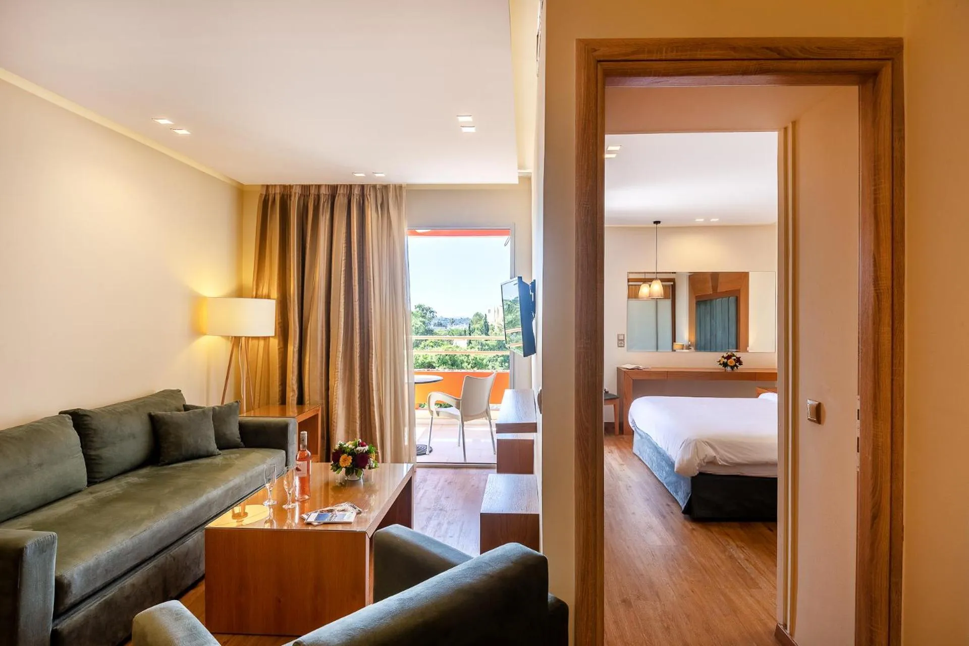 Living room, Bed in Oasis Hotel Apartments