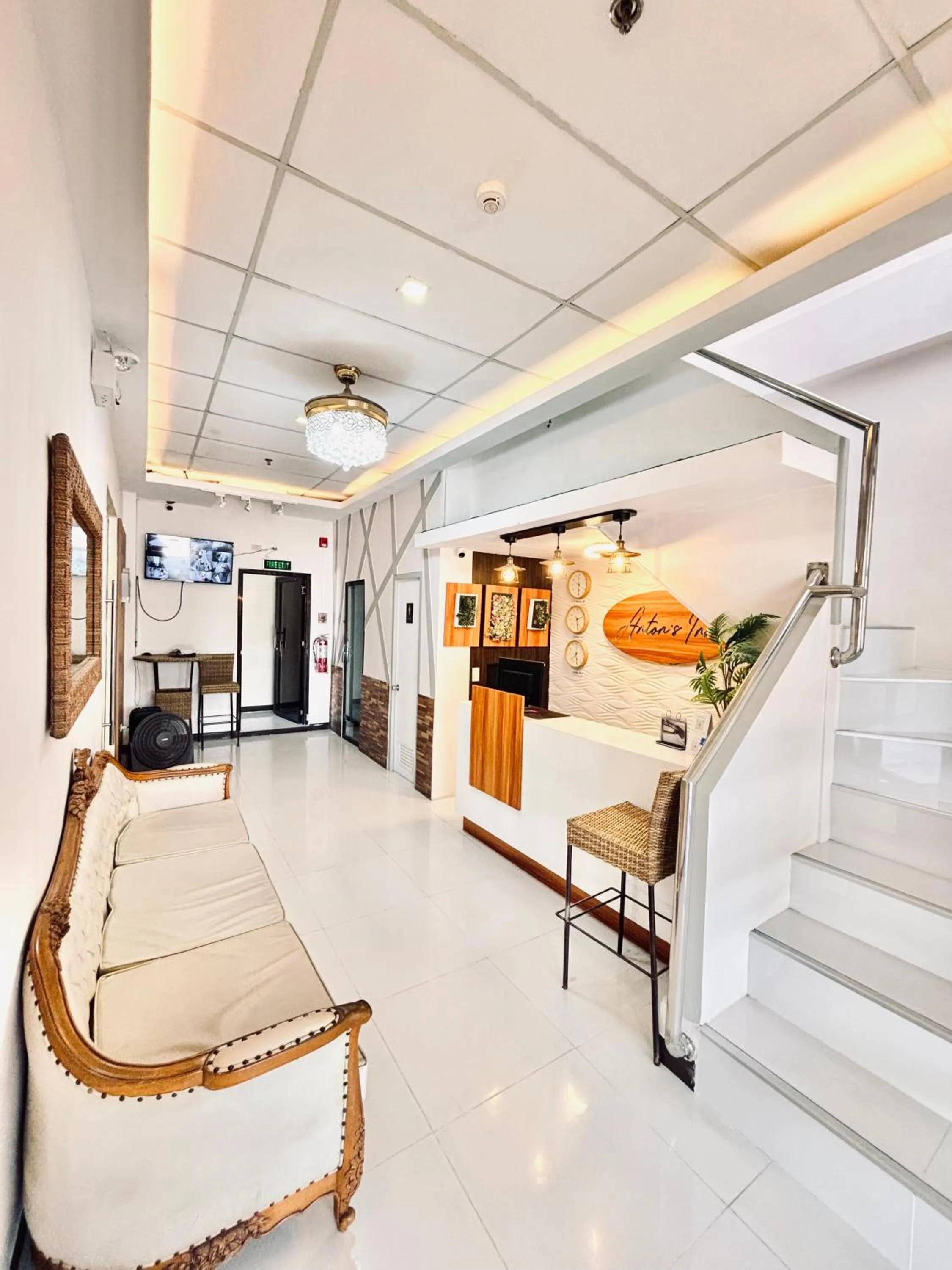 Lobby or reception in Anton's Inn