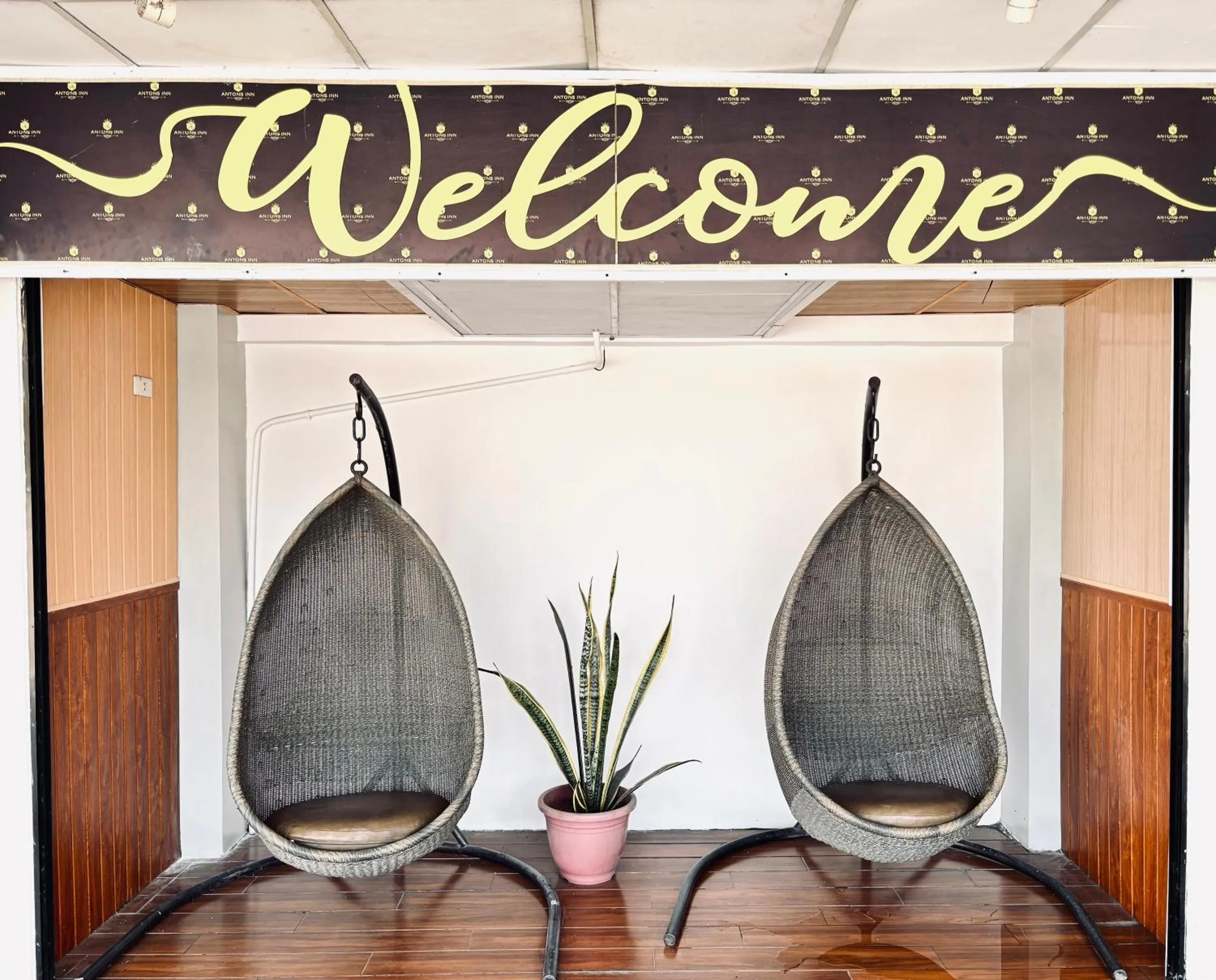 Facade/entrance in Anton's Inn