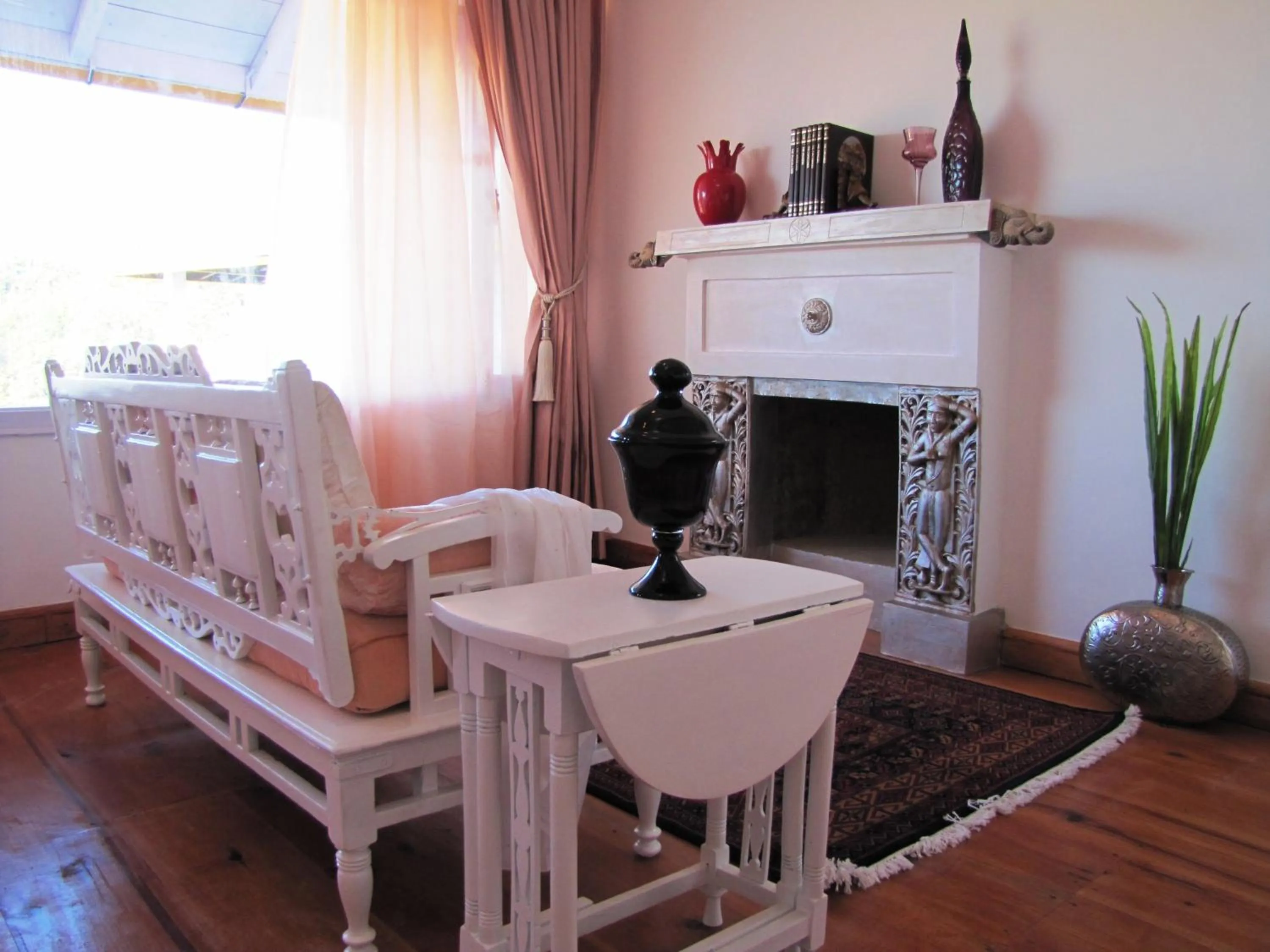 Seating area in Te Aroha By Shervani