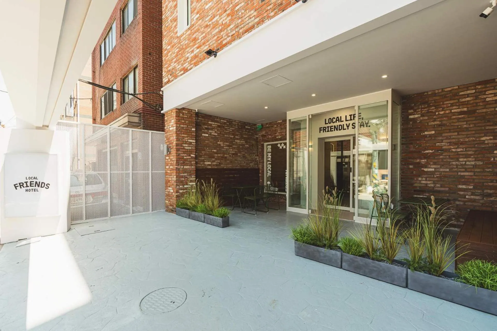 Local Friends Hotel Sinchon