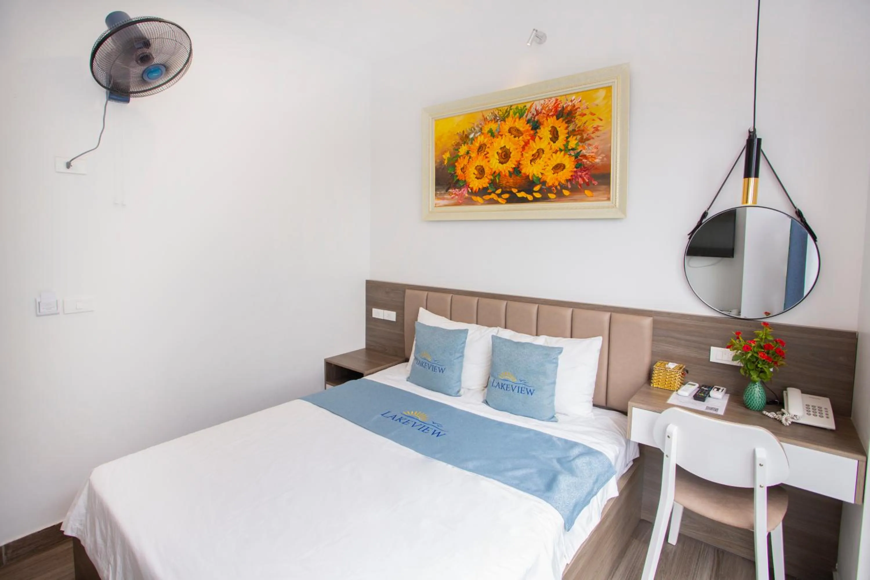 Bed in Lake View Hotel