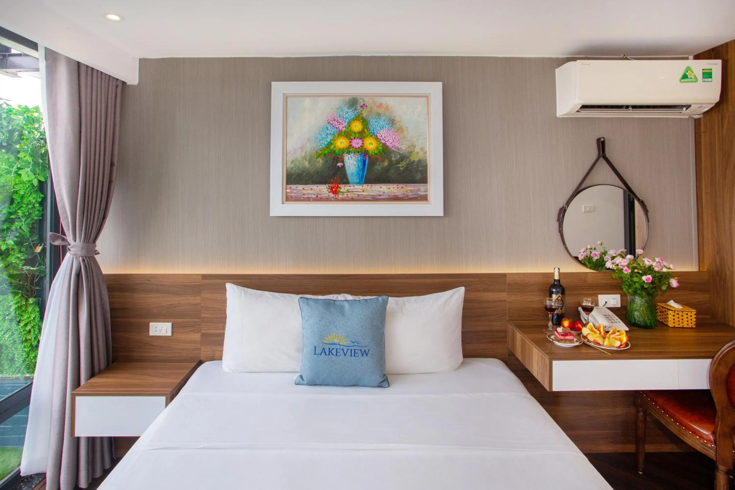 Bed in Lake View Hotel