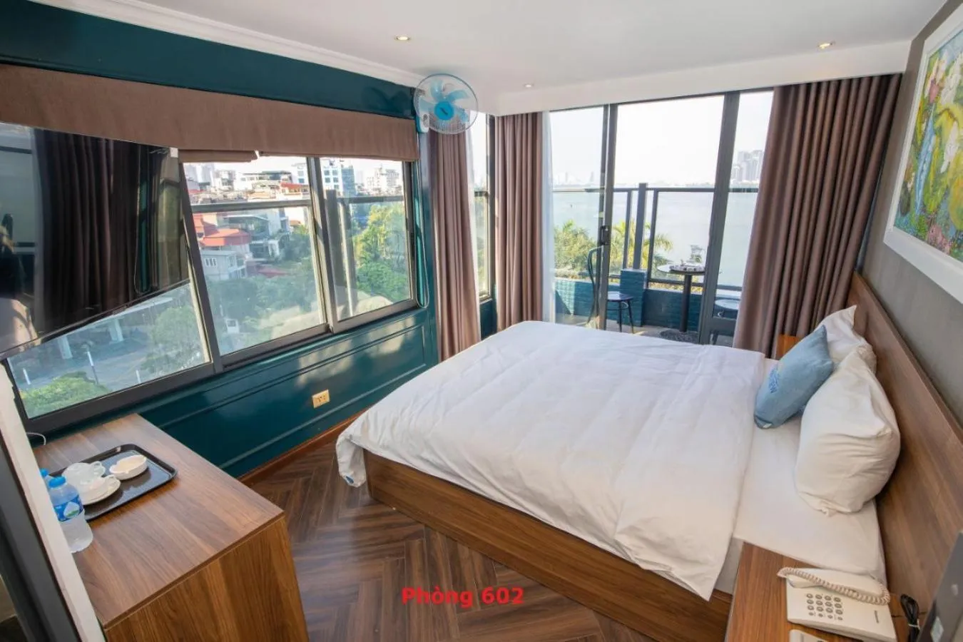 Bed in Lake View Hotel