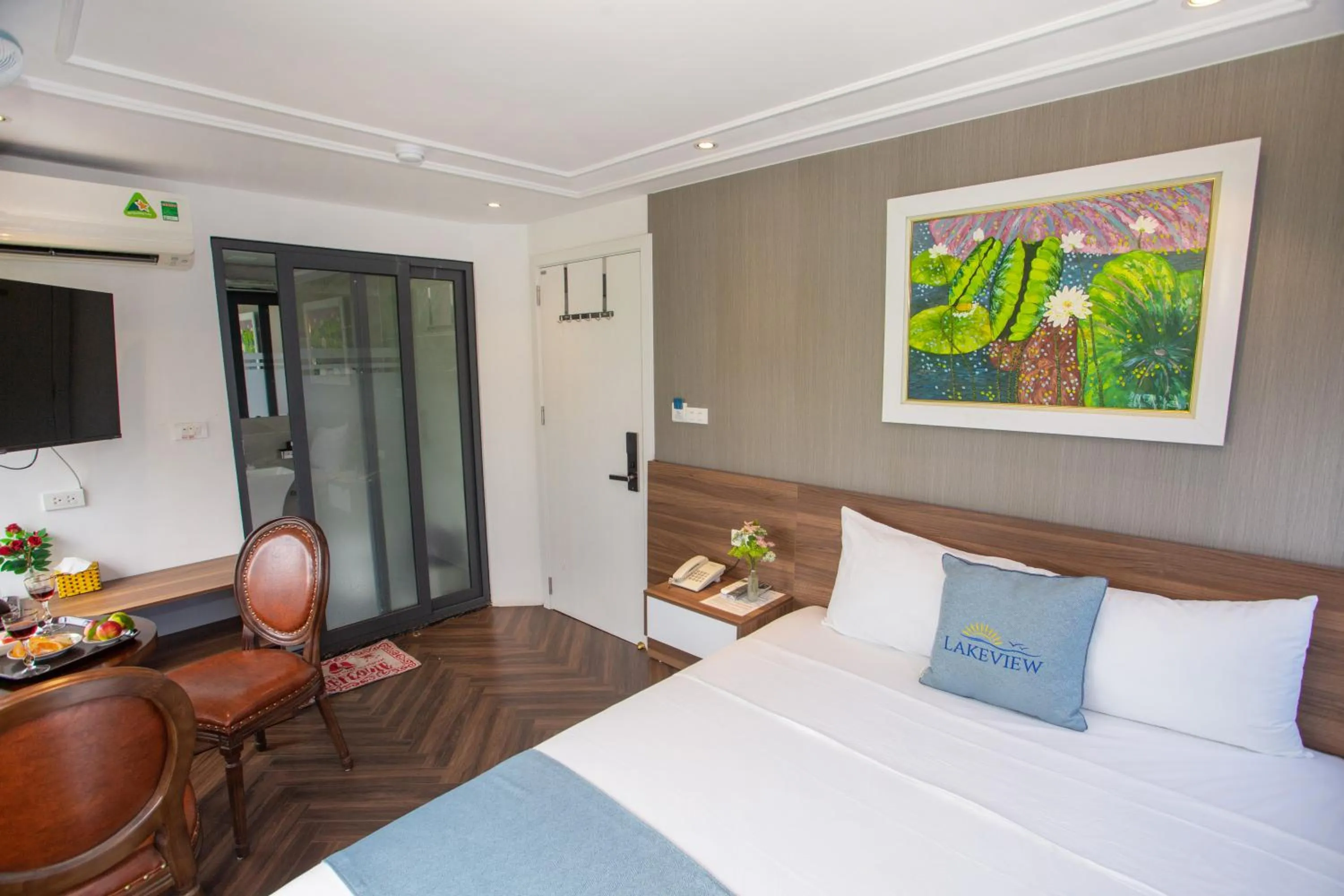 Bed in Lake View Hotel