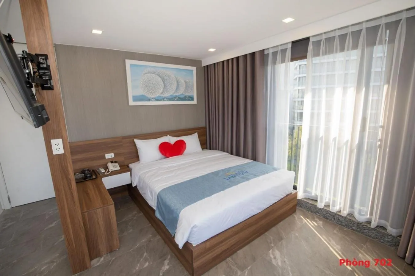 Bed in Lake View Hotel