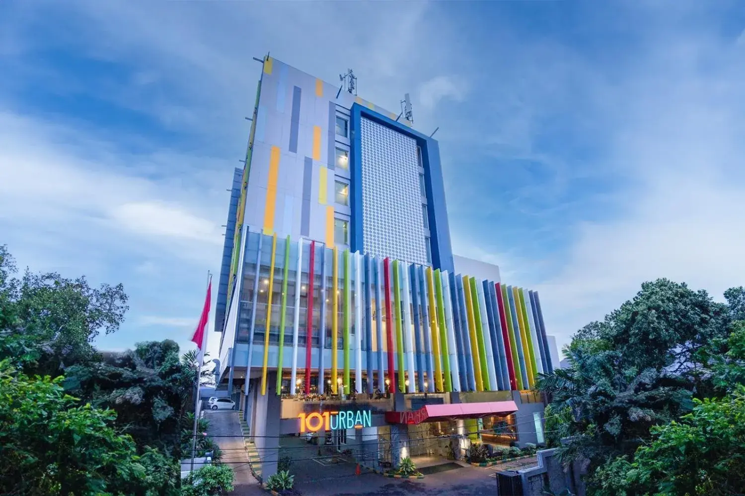Facade/entrance in 1O1 URBAN Jakarta Pemuda Facade/entrance in 1O1 URBAN Jakarta Pemuda