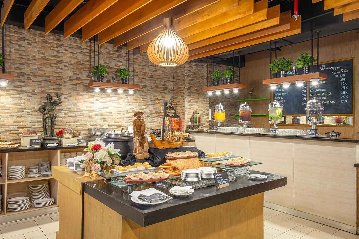 Restaurant/places to eat in 1O1 URBAN Jakarta Pemuda