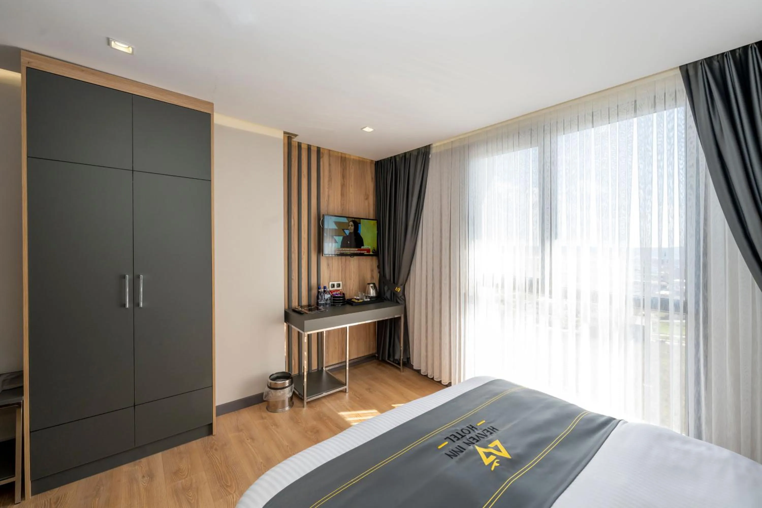 Photo of the whole room, Bed in Heaven Inn Airport Hotel