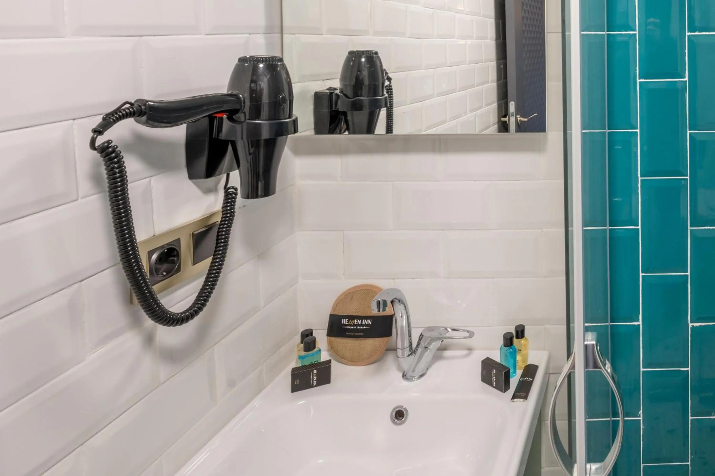 Bathroom in Heaven Inn Airport Hotel