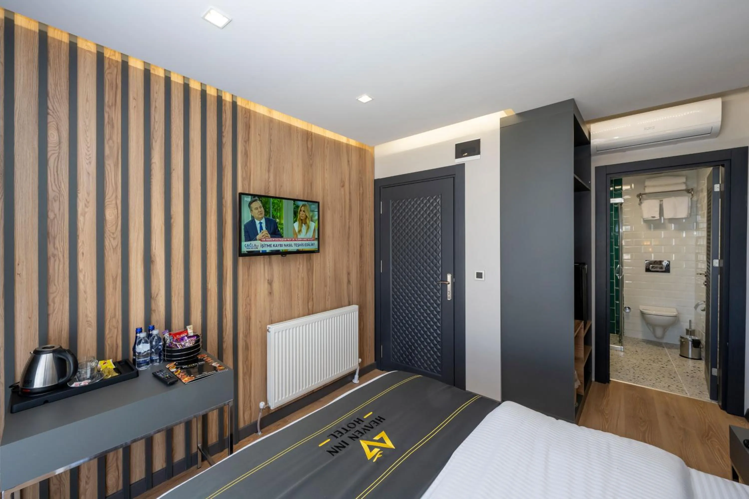 Photo of the whole room, Bed in Heaven Inn Airport Hotel