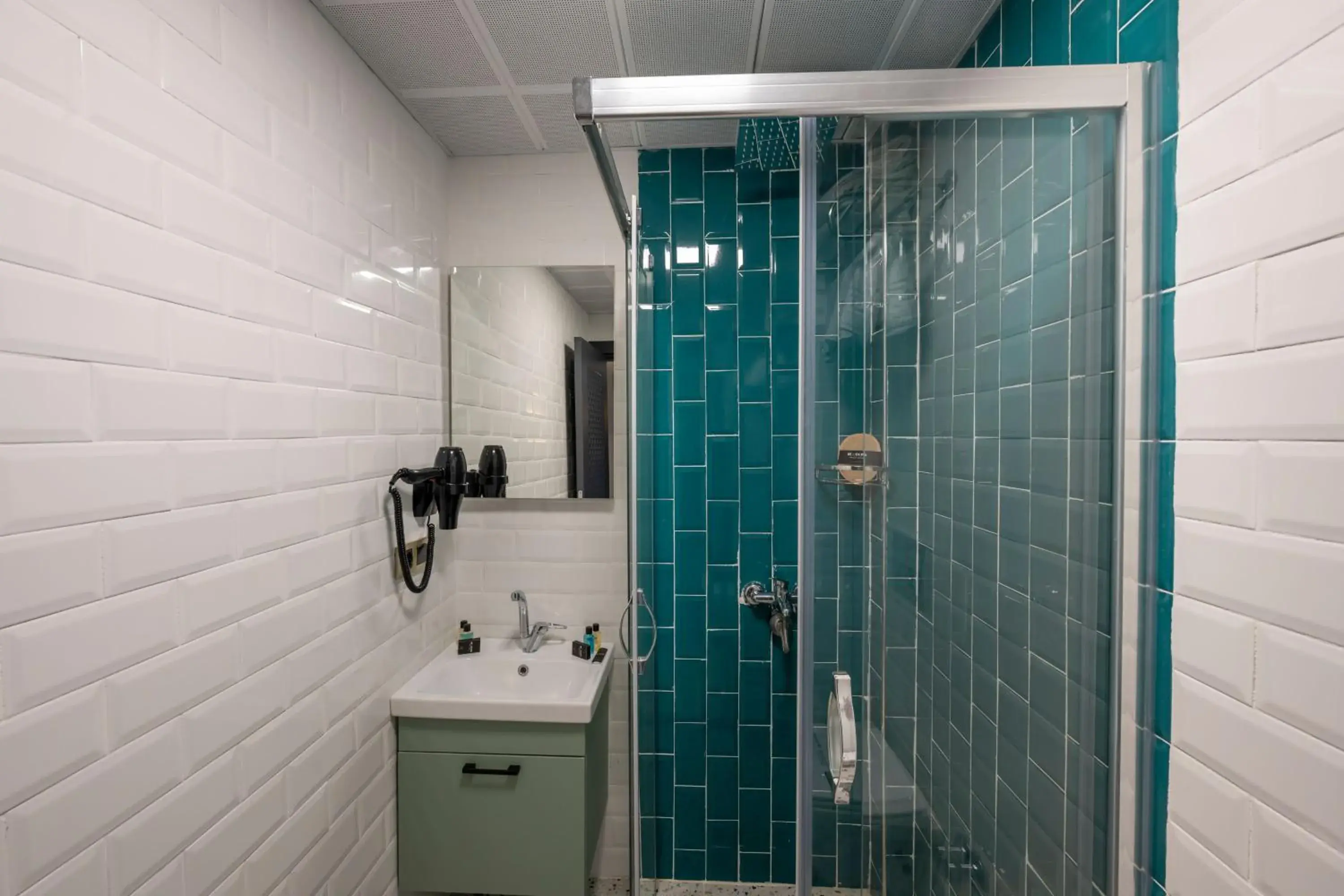 Shower in Heaven Inn Airport Hotel Shower in Heaven Inn Airport Hotel