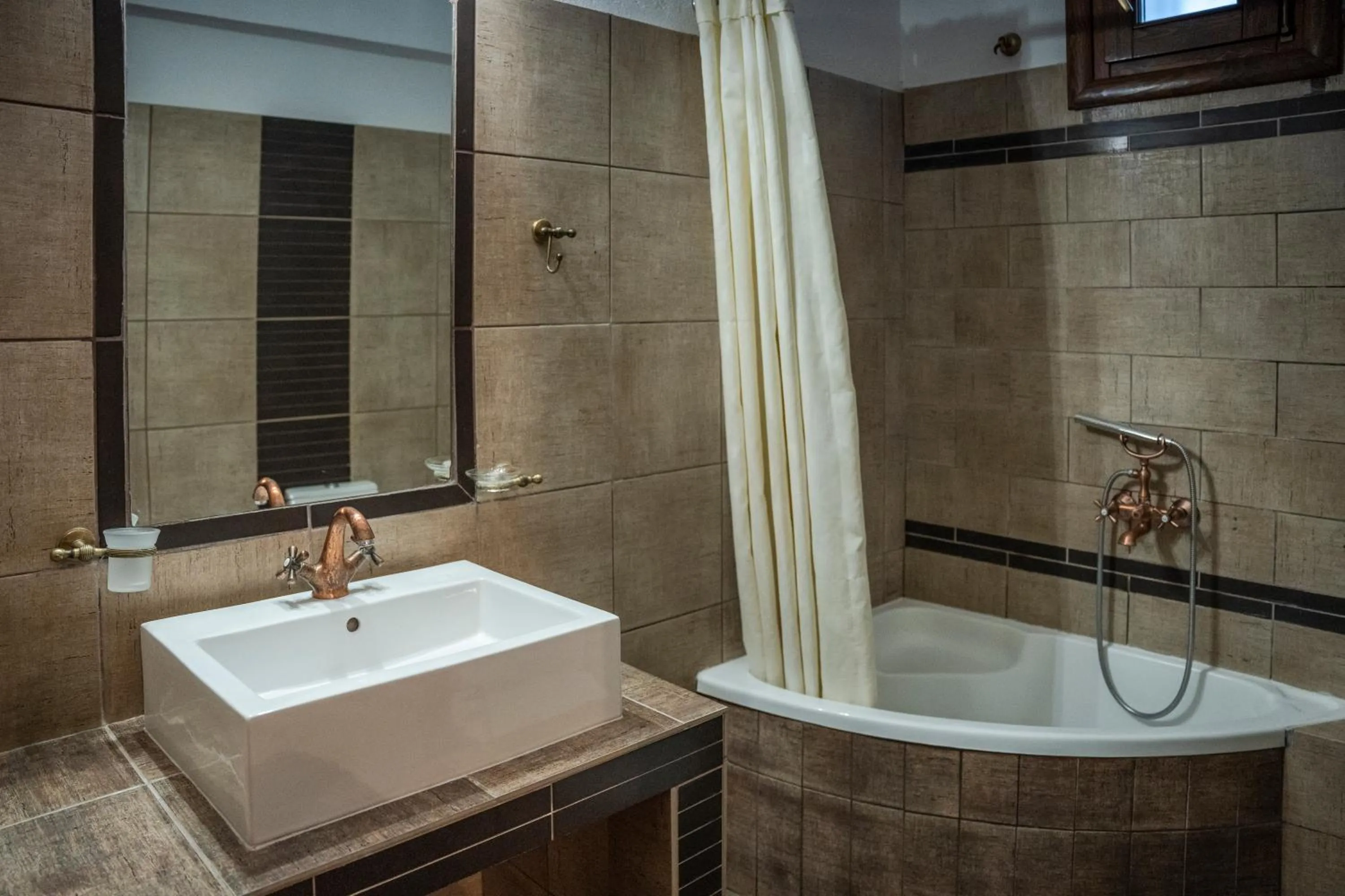 Shower in Archontiko Mesohori Meteora