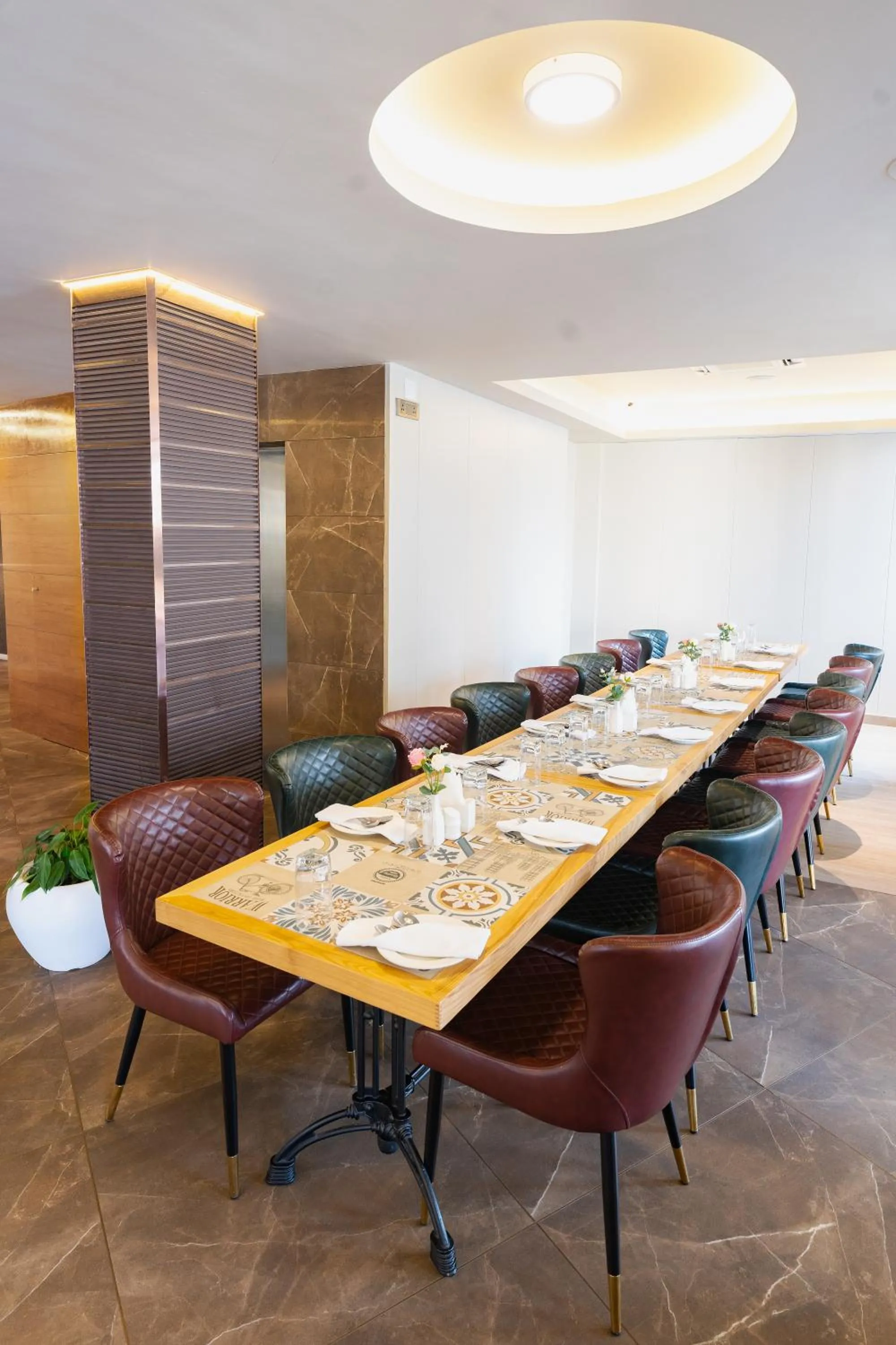 Restaurant/places to eat in Marine Inn Hotel