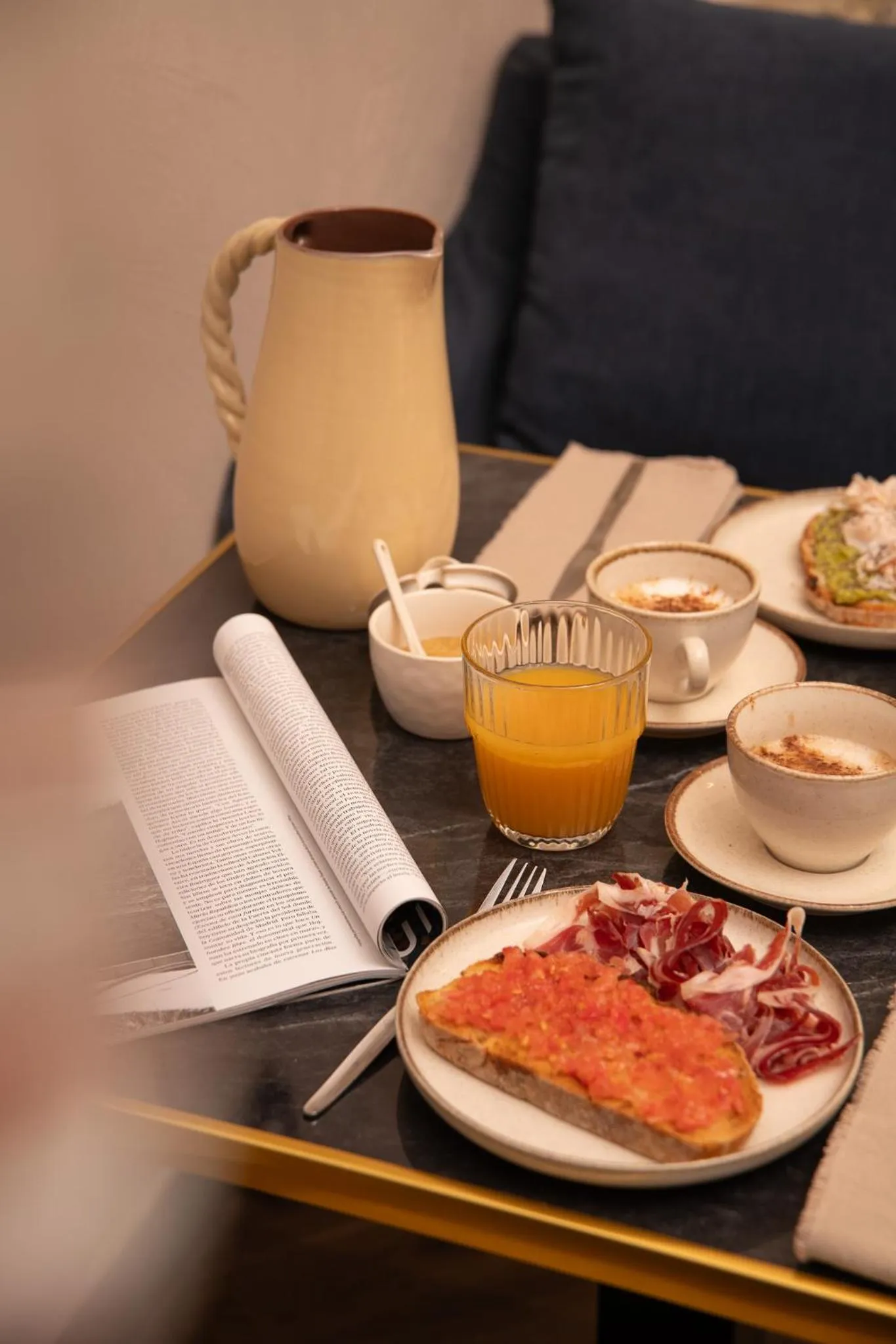 Food and drinks in Honest Sevilla