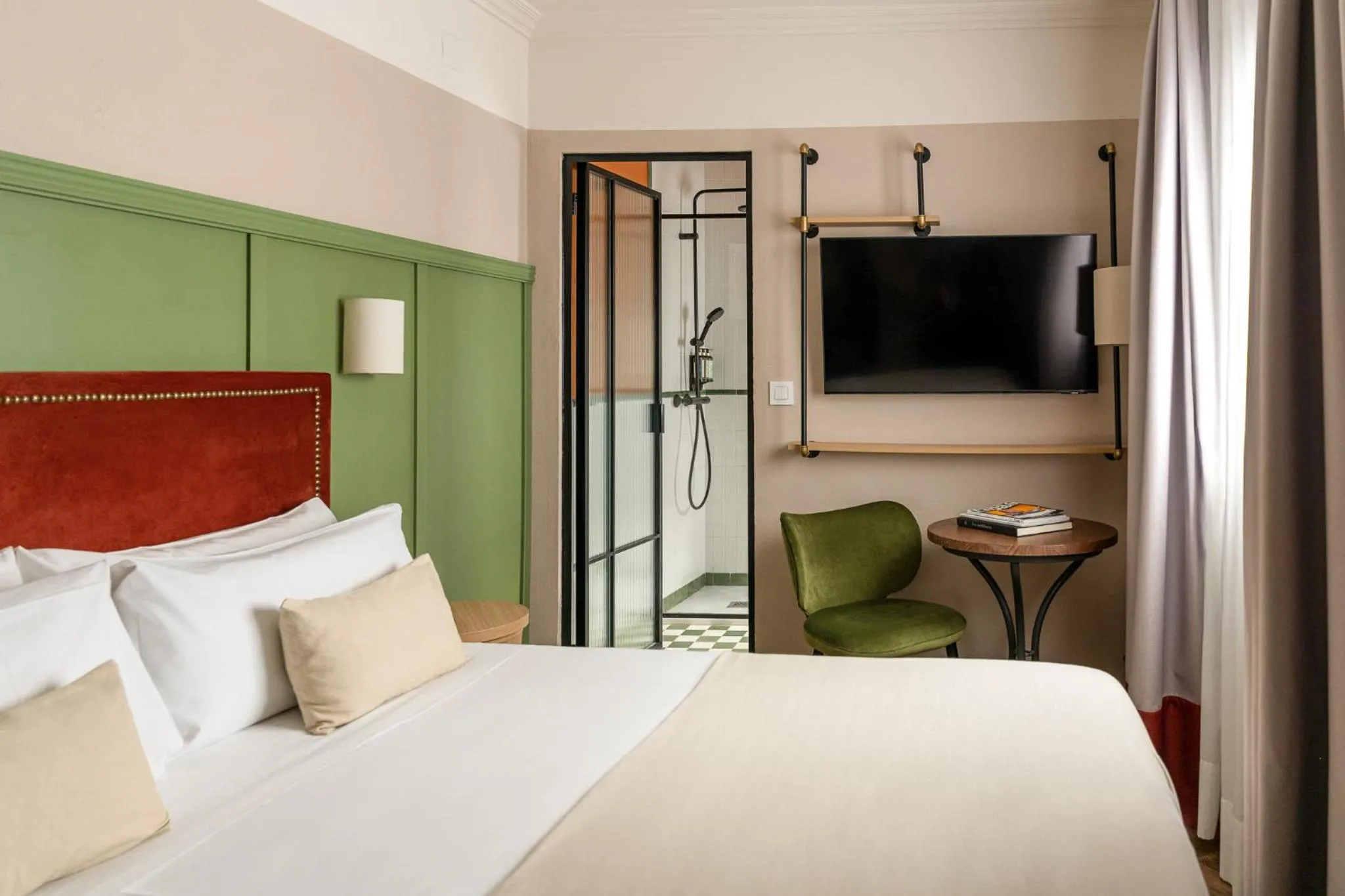 Bed in Honest Sevilla