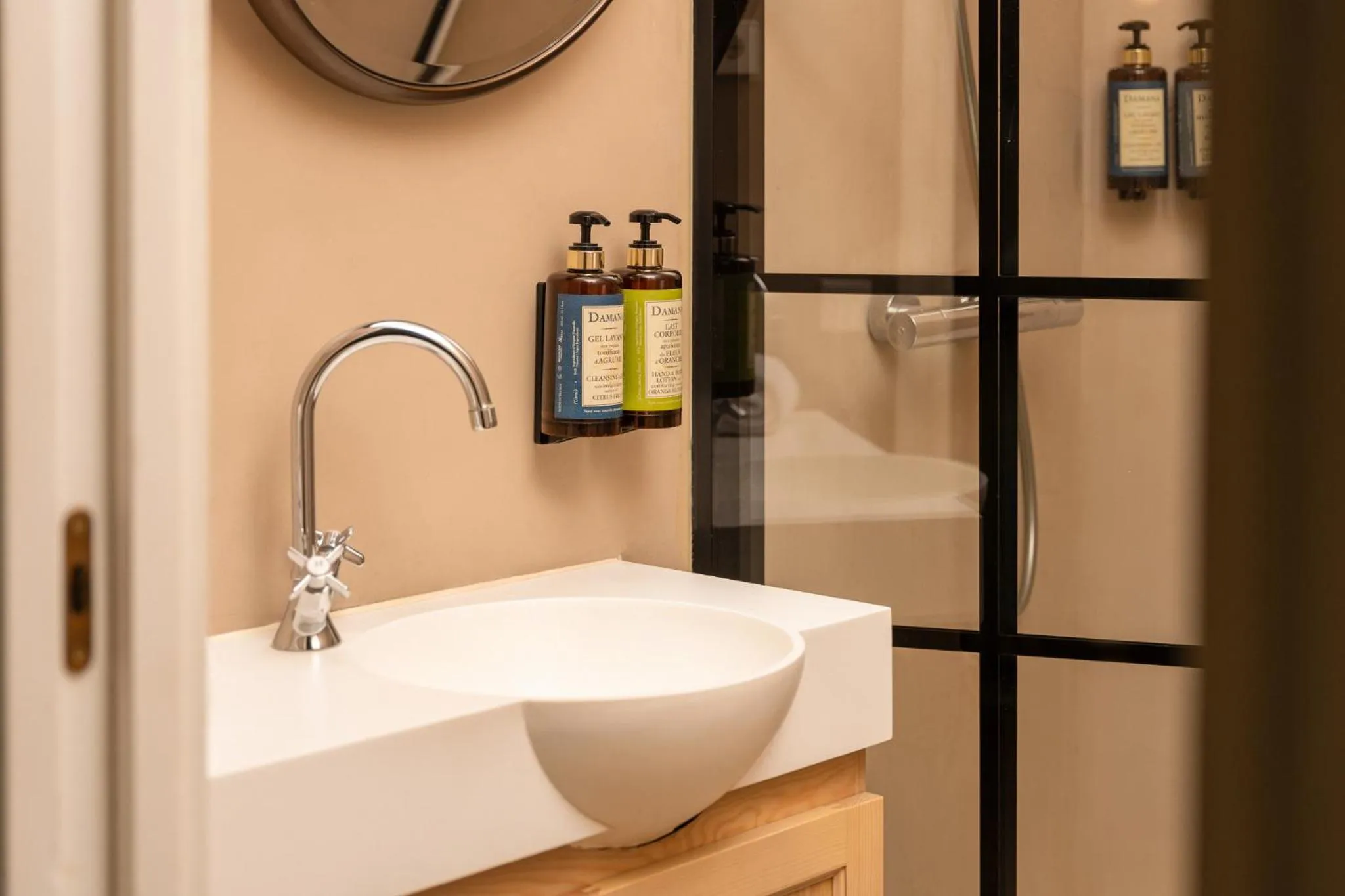 Shower in Honest Sevilla